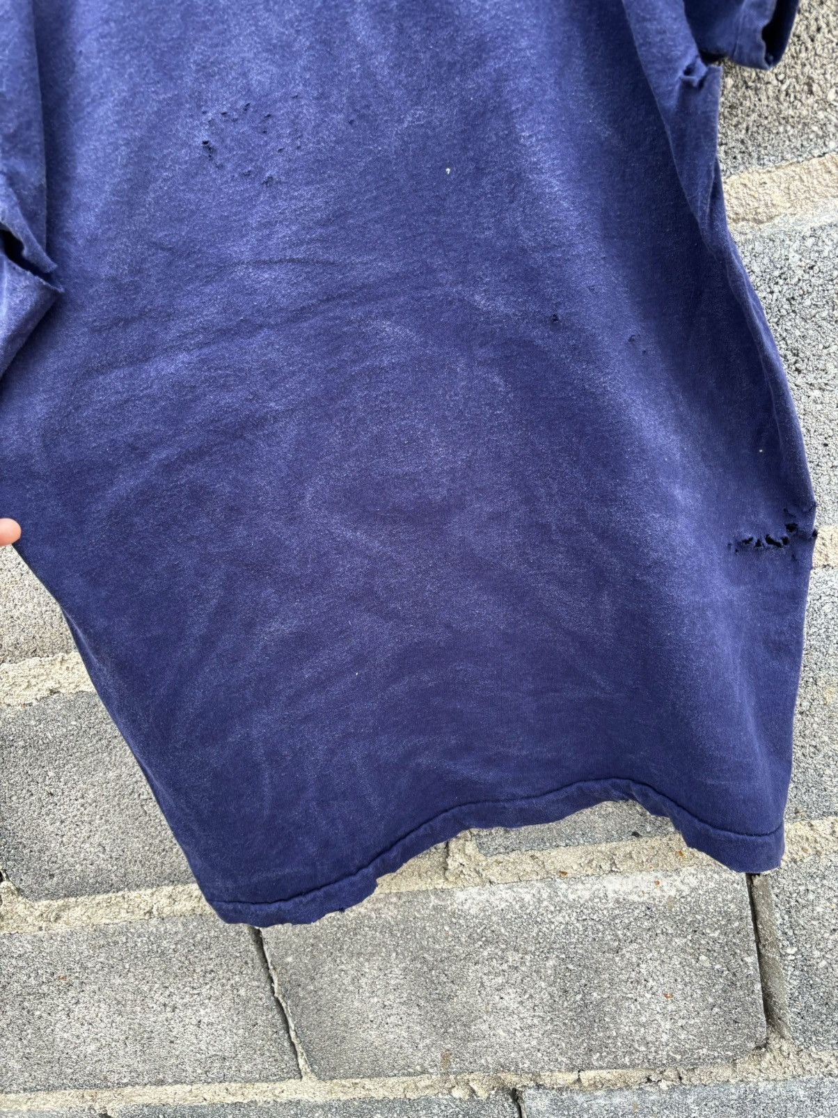 Vintage Thrashed Faded Tee Shirt Distressed Navy Size US L / EU 52-54 / 3 - 10 Thumbnail