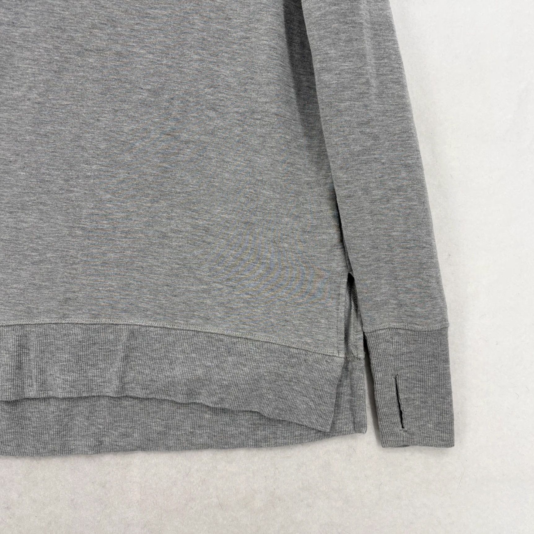 Athleta Athleta Sweatshirt Womens Small Gray Fleece Pullover Crew Neck Thumbholes Luxe Coaster? Size S / US 4 / IT 40 - 3 Thumbnail