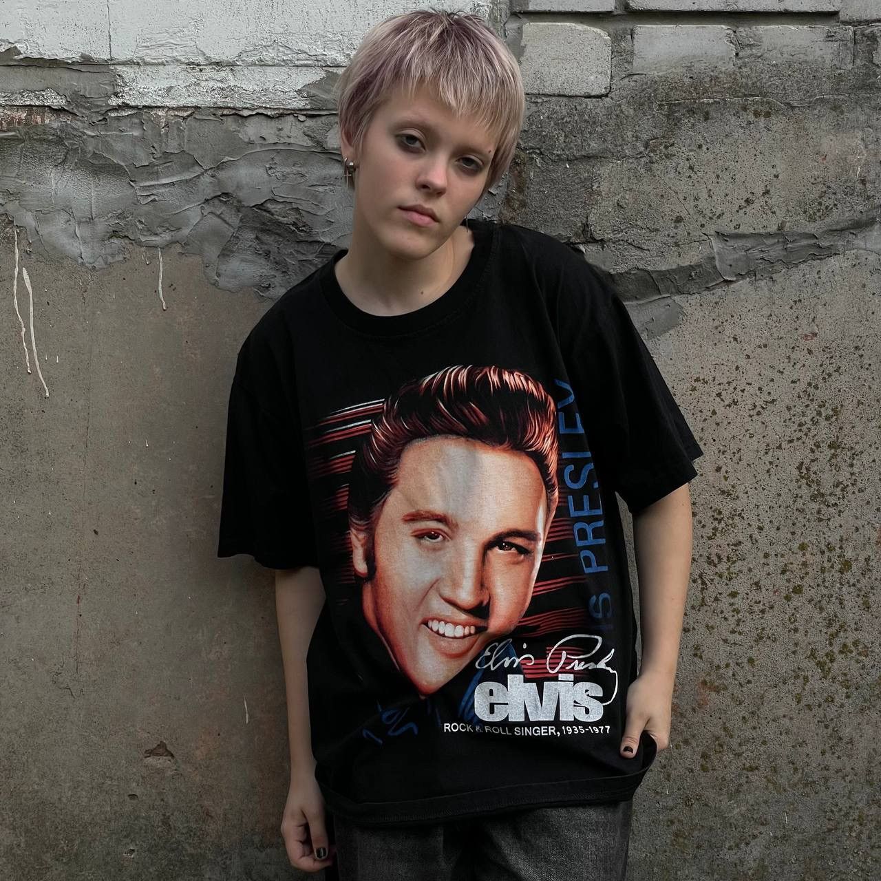 Vintage Vintage Elvis Presley Big Logo Rock Band Tee 90s Streetwear Size US L / EU 52-54 / 3 - 1 Thumbnail