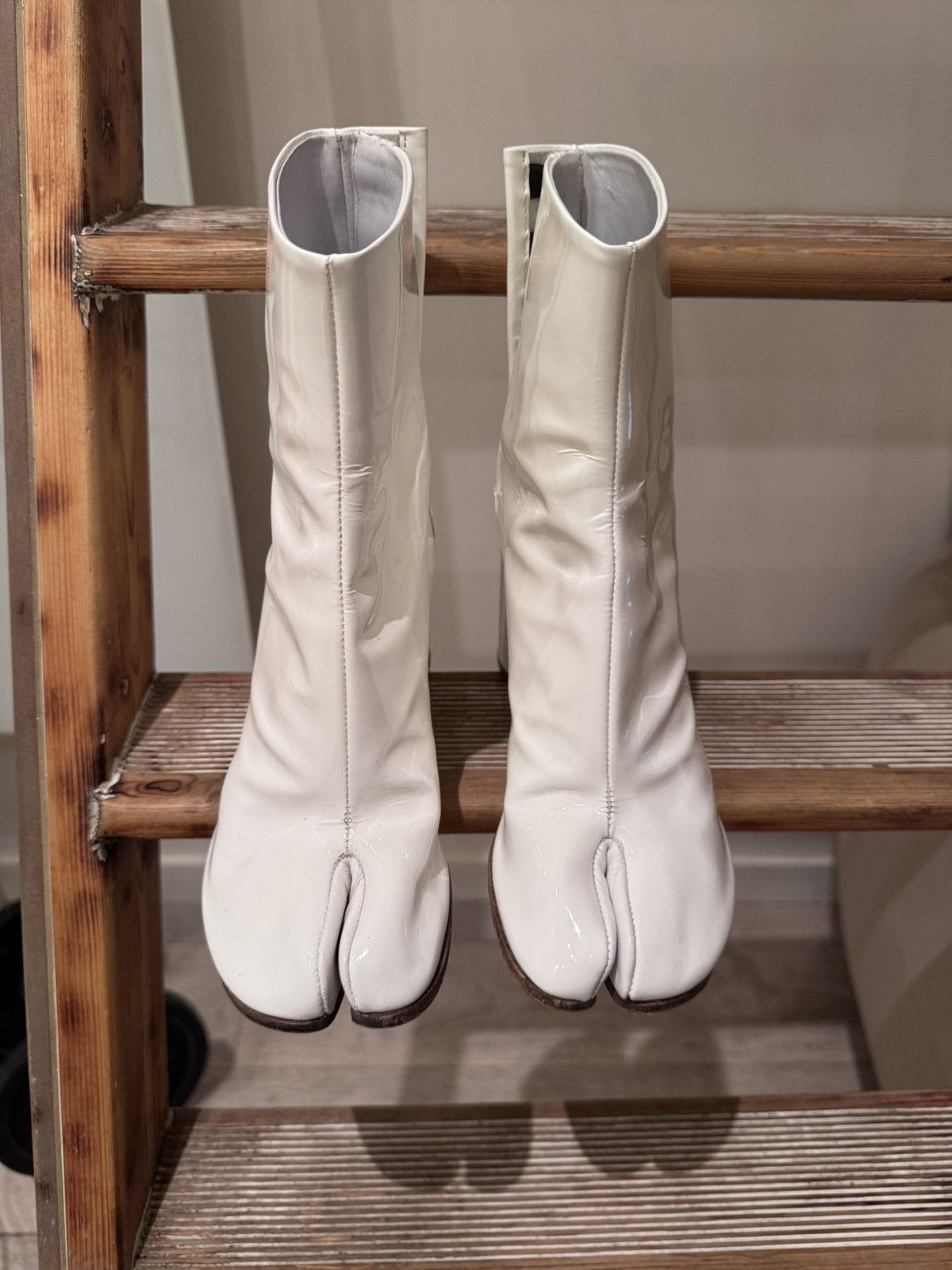 Maison Margiela Maison Margiela white patent Tabi boots 38 Size US 8 / IT 38 - 2 Thumbnail