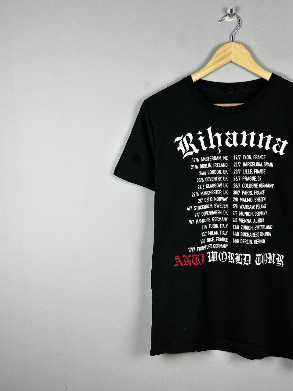 Rihanna Rihanna ANTI World Tour 2016 Graphic T-shirt Size US S / EU 44-46 / 1 - 3 Thumbnail
