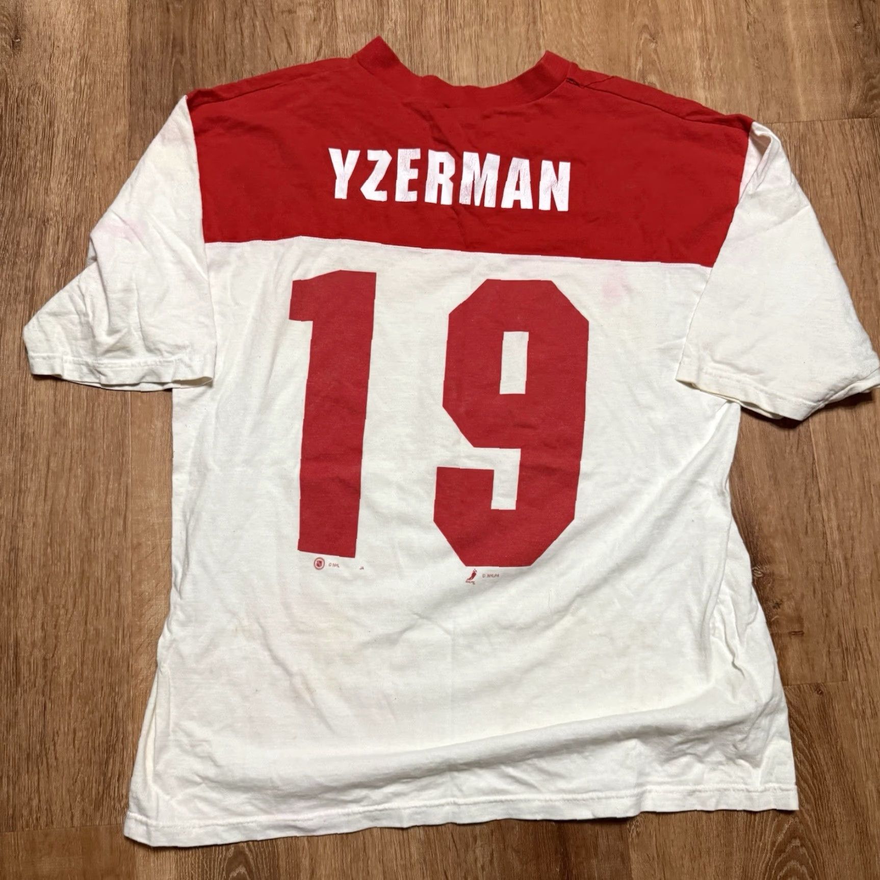 Red Wing VINTAGE Sport Attack Steve Yzerman Detroit Red Wings Shirt Mens XL Red White Mens Shirts Red White VTG Sports Tee Flaws Size US XL / EU 56 / 4 - 2 Thumbnail