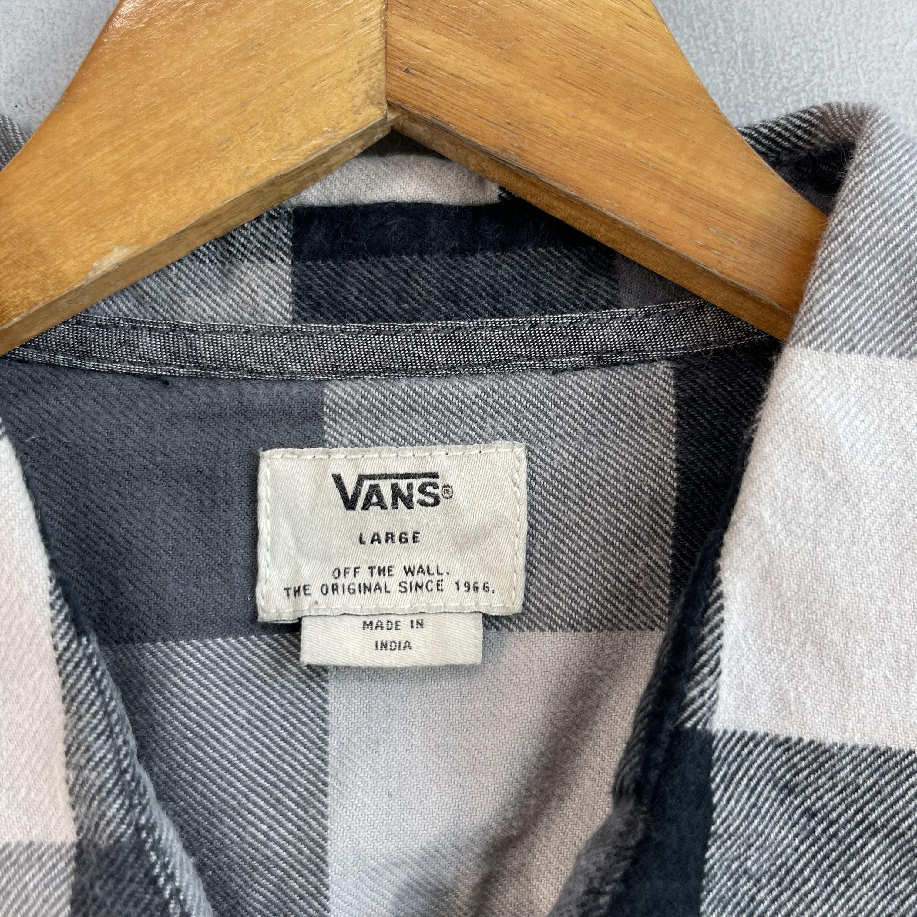 Flannel × Vans Vintage VANS Plaid Black/Gray Flannel Shirt Button Up Size US M / EU 48-50 / 2 - 6 Thumbnail