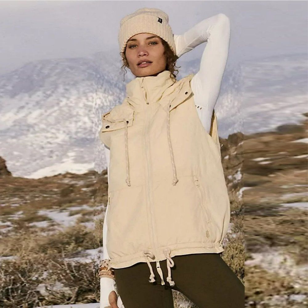 Free People New Free People Care FP Round & Round Recycled Puffer Vest Size XS / US 0-2 / IT 36-38 - 2 Thumbnail