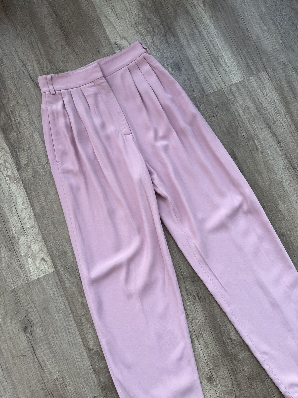 Alexander McQueen Alexander McQueen Pink Pleated High-Waist Trousers Size 36" / US 14 / IT 50 - 2 Thumbnail