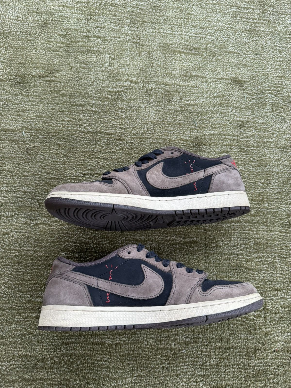 Jordan Brand × Travis Scott Jordan 1 Low x Travis Scott OG Mocha size 10.5 Size US 10.5 / EU 43-44 - 2 Thumbnail