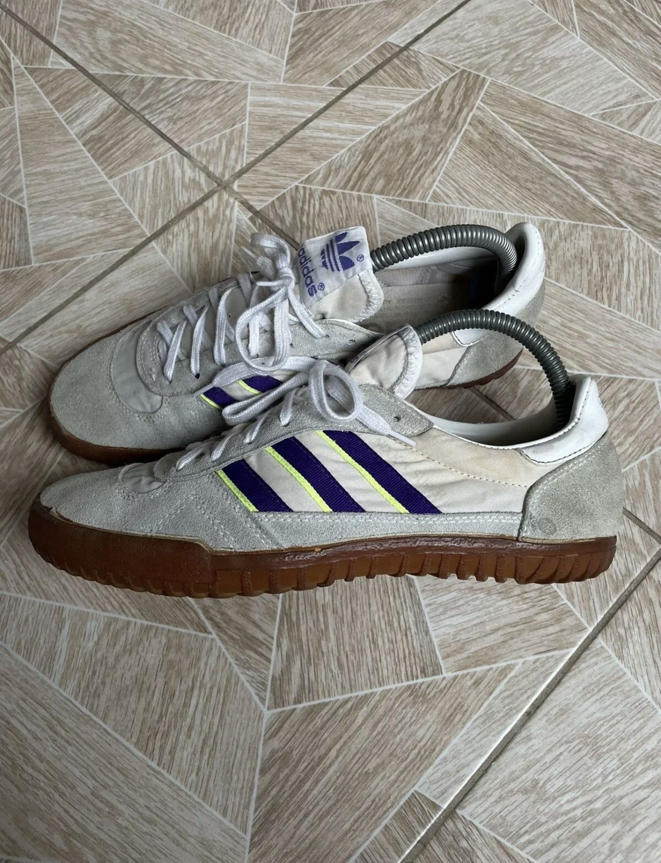 Adidas Adidas Indoor Super Size US 7 / EU 40 - 1 Thumbnail