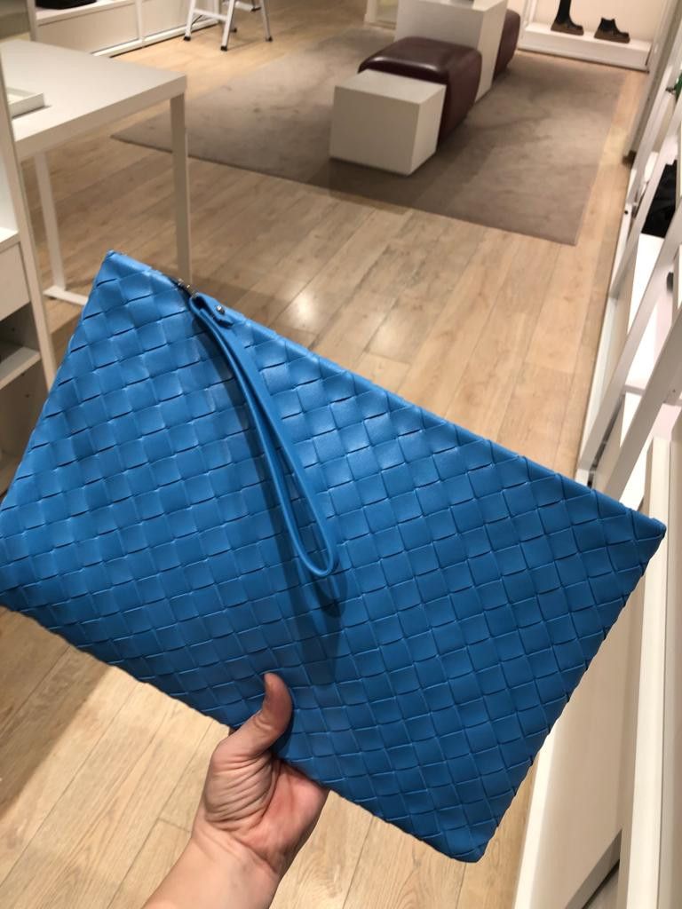 Bottega Veneta o1w1db11123 Pouch in Blue Size ONE SIZE - 1 Thumbnail
