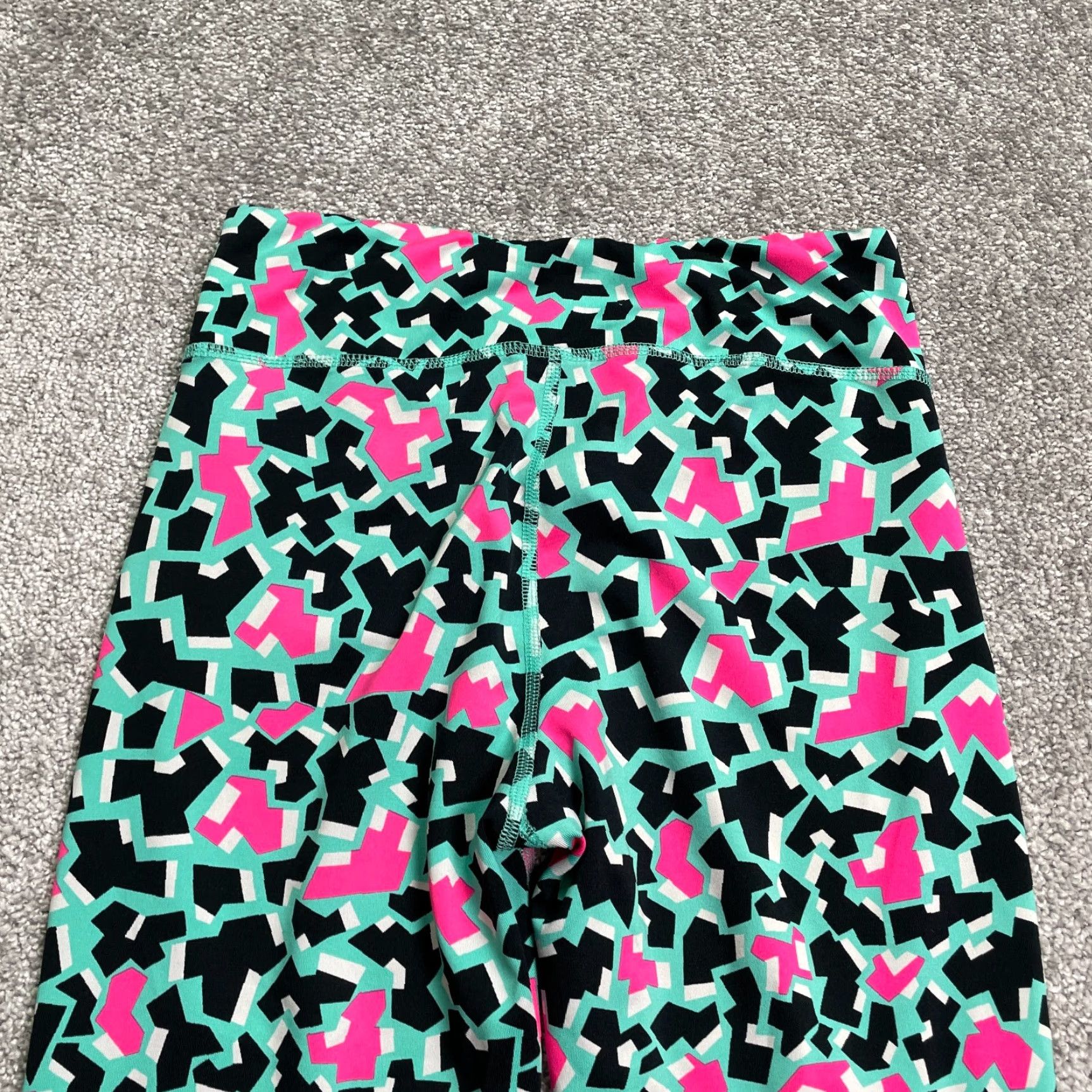 Olive LIVE LOVE DREAM Compression Leggings Womens M Multicolor Geometric 26x20 Athletic Pattern Geometric, Leggings, Activewear Womens Size 32" / US 10 / IT 46 - 3 Thumbnail