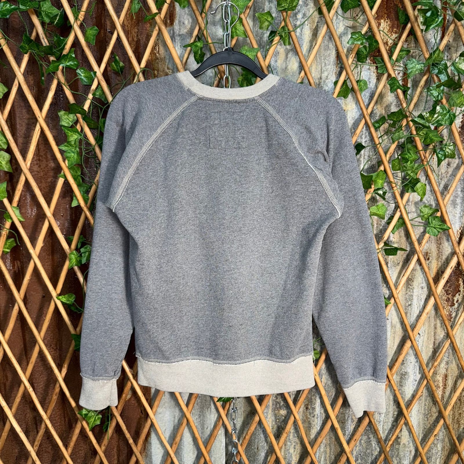 Disney Vintage Y2K magic Kingdom kid core disneyland 00s sweatshirt Size US S / EU 44-46 / 1 - 2 Thumbnail