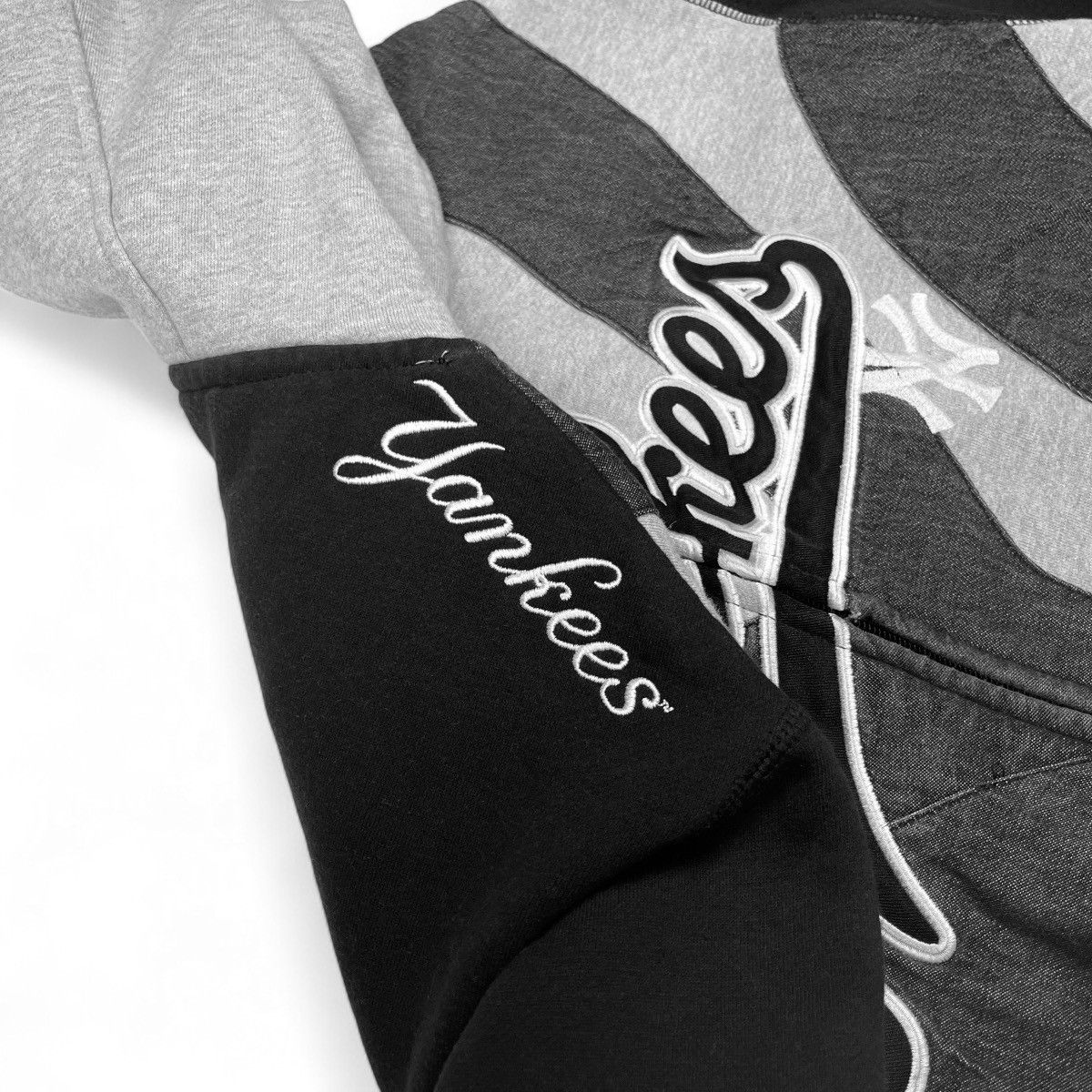 Majestic 00's Majestic Athletic New York Yankees MLB Zip Up Hoodie Size US XL / EU 56 / 4 - 3 Thumbnail