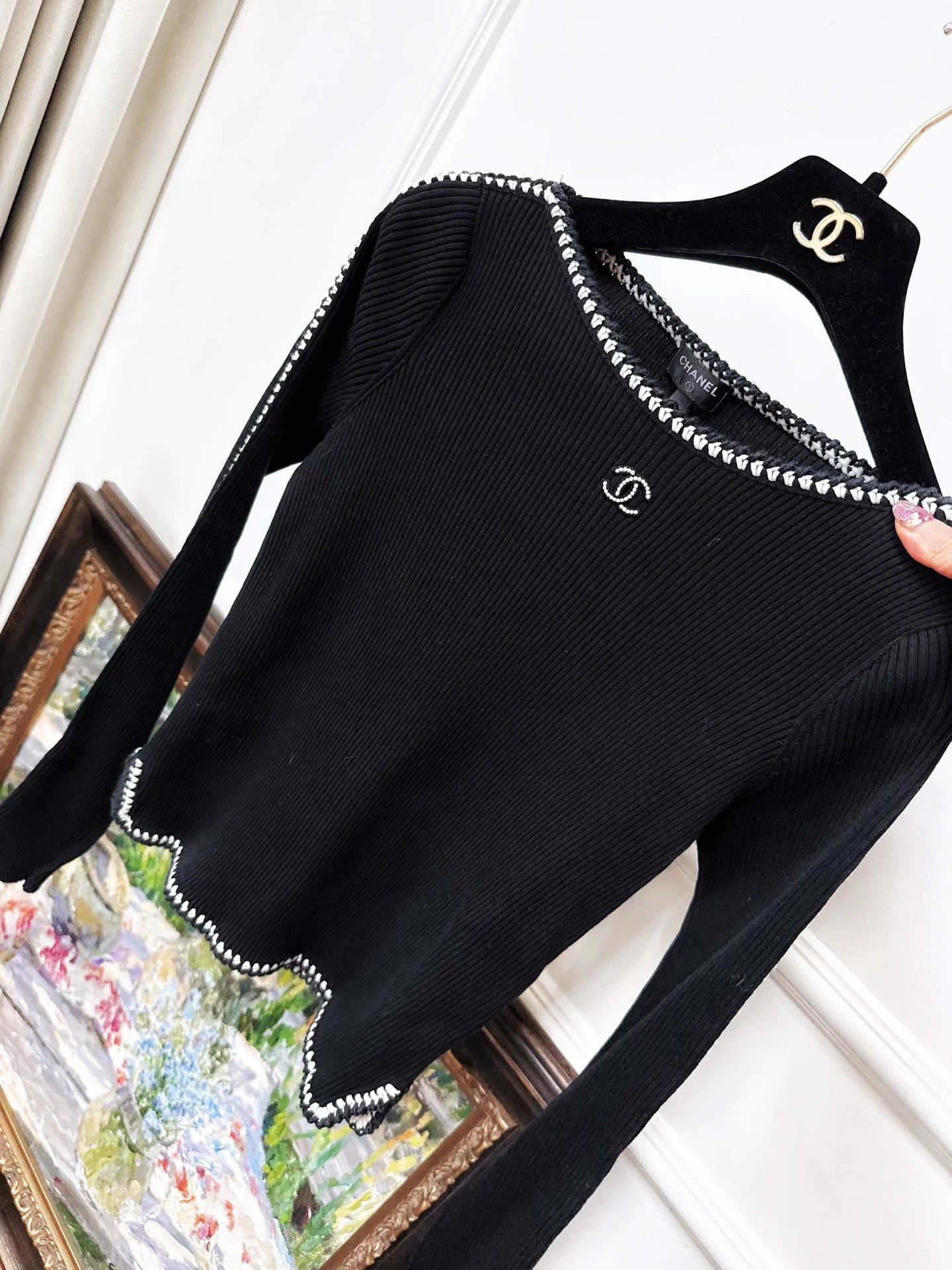 Chanel Chanel 22C Black White Trim L/S Small Logo Sweater 36 Size XS / US 0-2 / IT 36-38 - 2 Thumbnail
