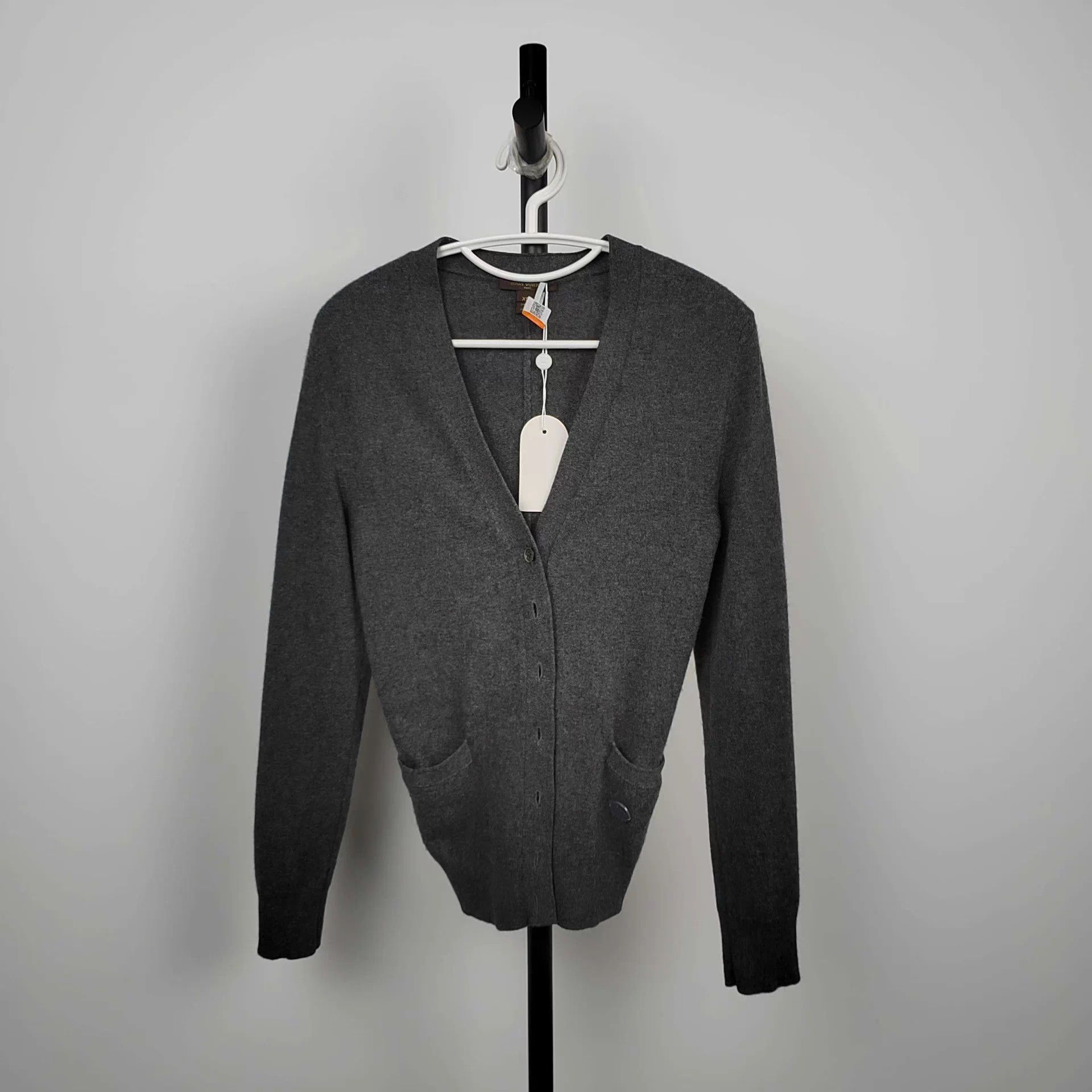 Louis Vuitton Louis Vuitton Gray Cashmere Sweater XS Size Size US XS / EU 42 / 0 - 1 Thumbnail