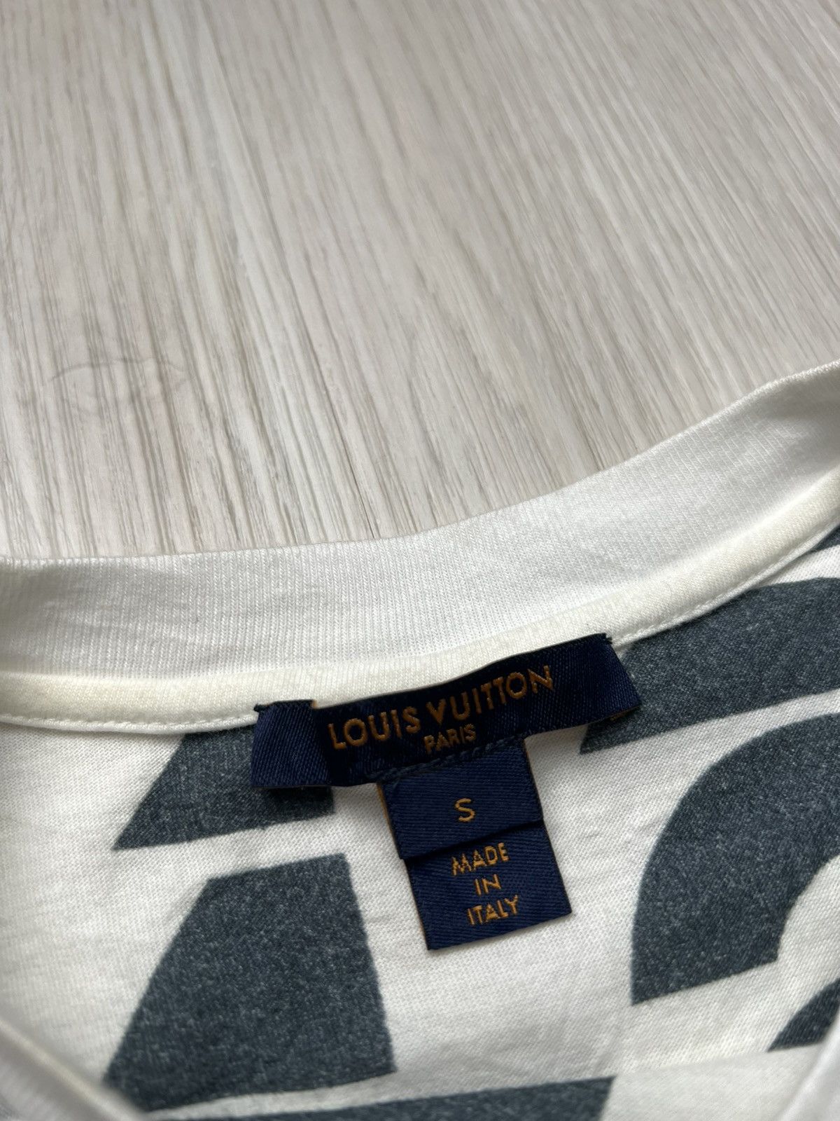 Louis Vuitton Louis Vuitton Logo T Shirt With Chain Size US S / EU 44-46 / 1 - 6 Thumbnail