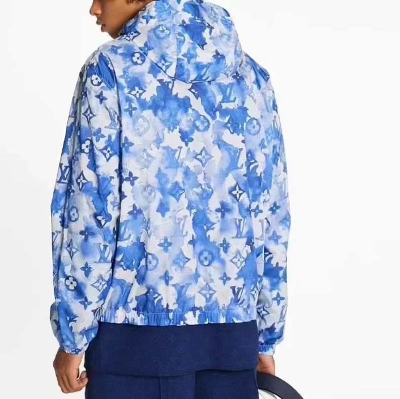 Louis Vuitton LOUIS VUITTON Logo printed windproof jacket 2501-Nextarrow Size US M / EU 48-50 / 2 - 7 Thumbnail