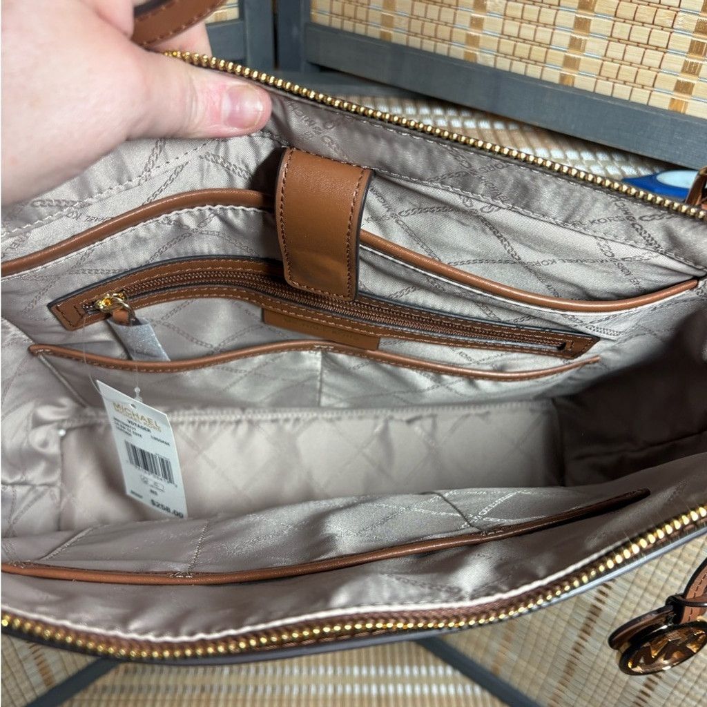 Michael Kors Michael Kors Voyager Large Saffiano Leather Tote Size ONE SIZE - 7 Thumbnail