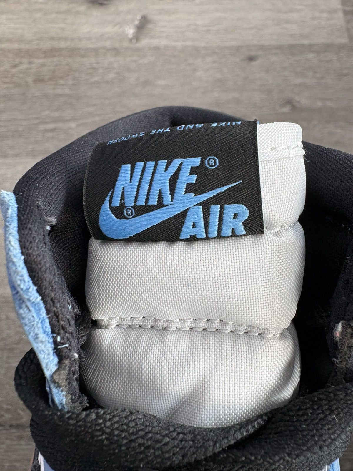 Jordan Brand Air Jordan 1 Retro High OG “University Blue”(GS) *PRE-OWNED* Size US 6.5 / EU 39-40 - 6 Thumbnail