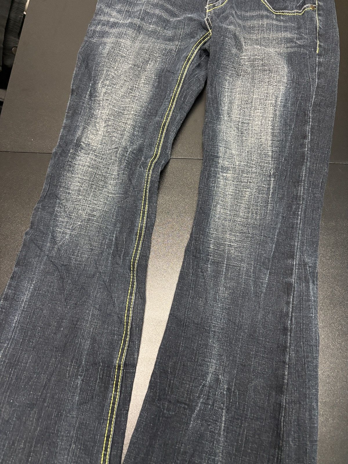 BCBGeneration Y2K BCBG Flare Bootcut Denim Jeans Size 28" / US 6 / IT 42 - 7 Thumbnail