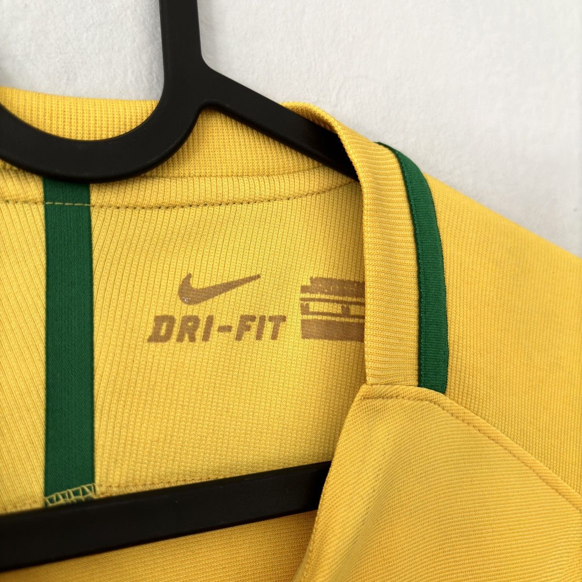 Nike 2016 2018 Brazil Nike Home Kit Soccer Jersey Shirt Top Tee Size US M / EU 48-50 / 2 - 6 Thumbnail