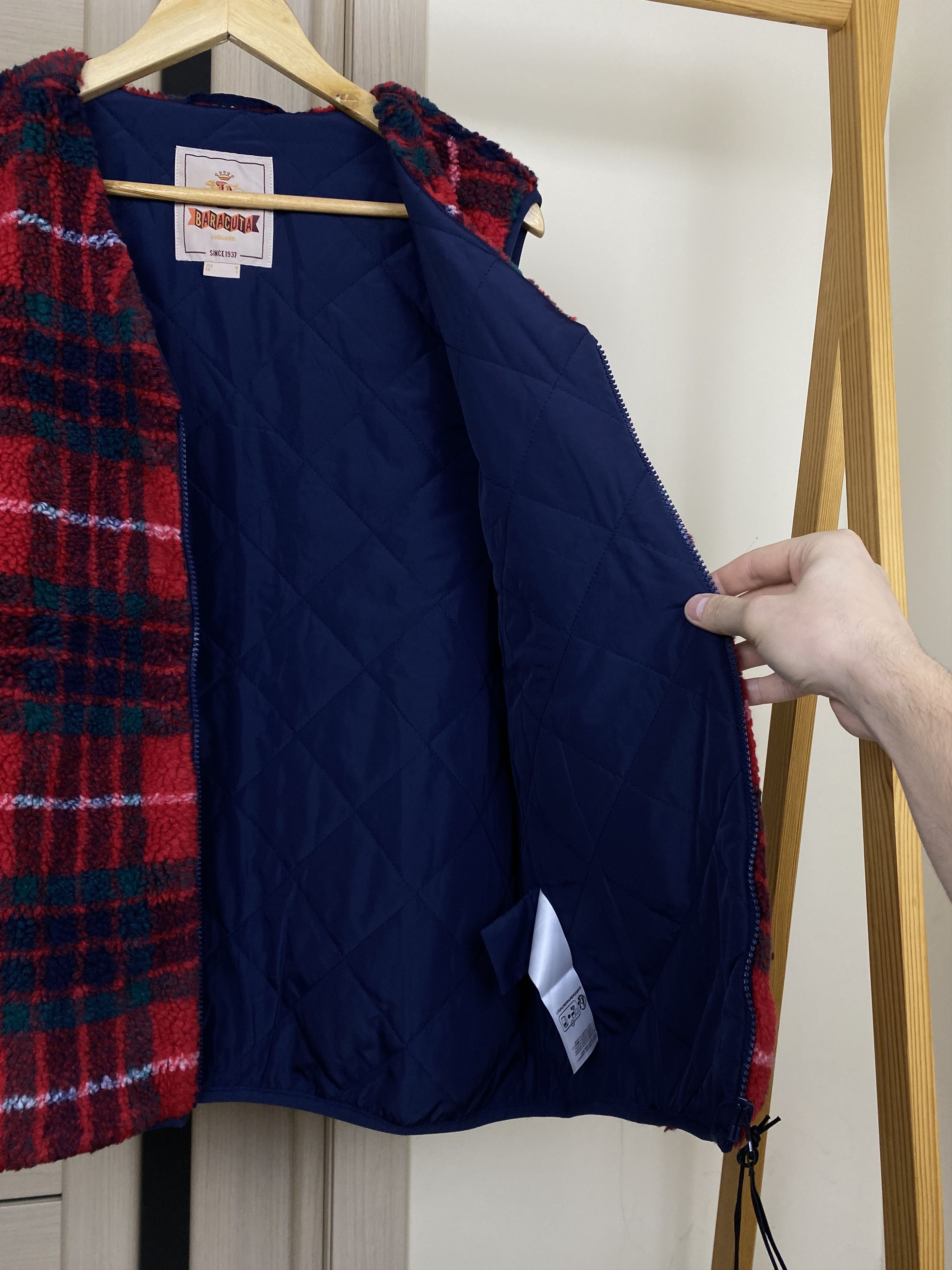 Baracuta BARACUTA CURLY FLEECE LINER VEST TARTAN RED Size L Size US L / EU 52-54 / 3 - 6 Thumbnail