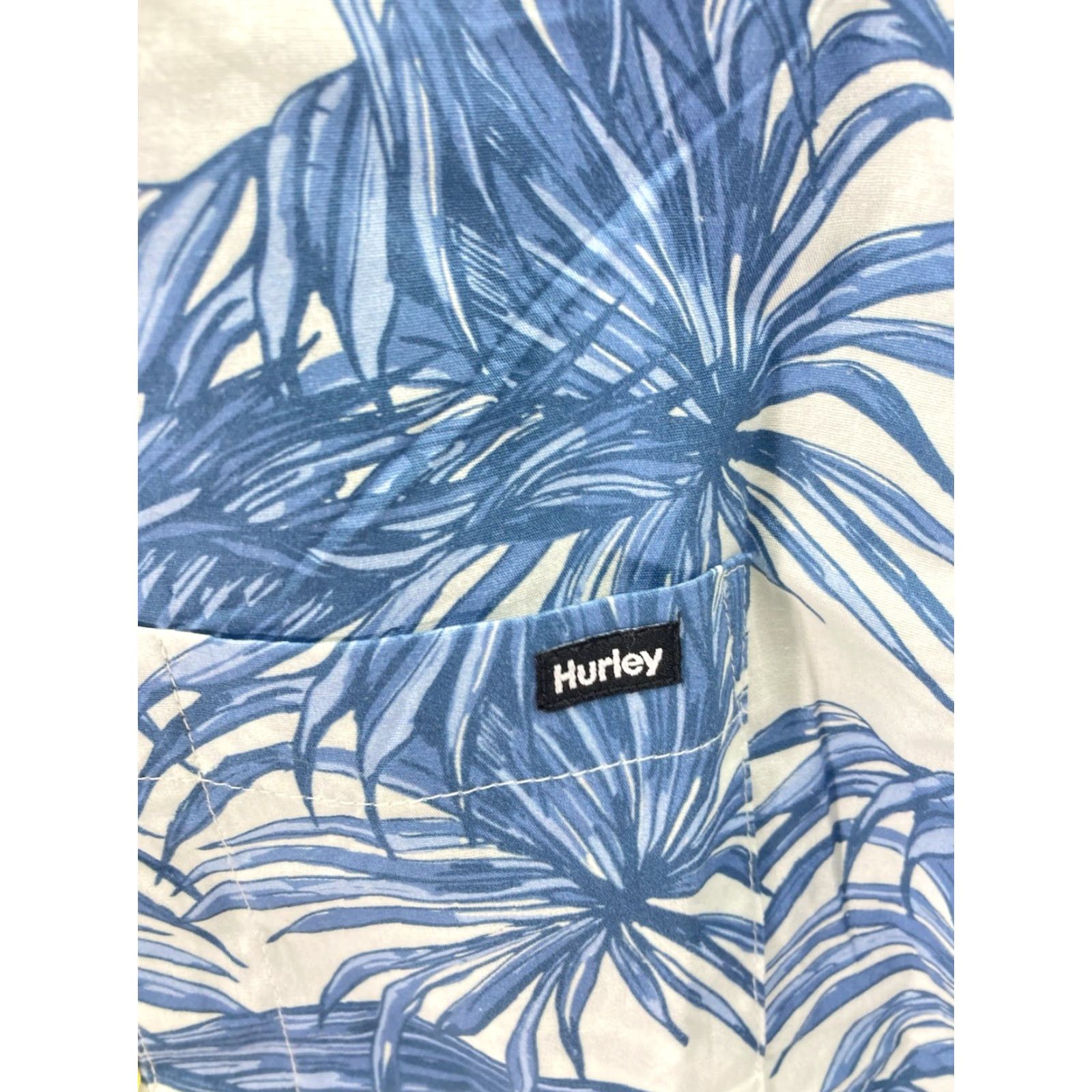 Hurley Hurley Patio Cabana Shirt Men Sz Medium Blue AOP Floral Button Short Sleeve NWT Size US M / EU 48-50 / 2 - 4 Thumbnail