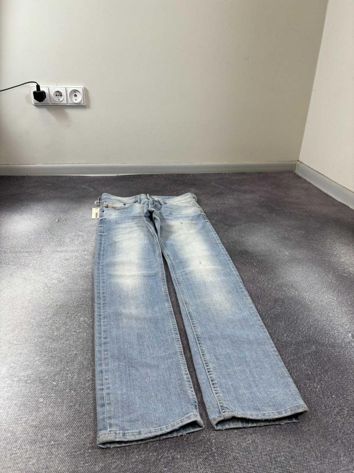 Diesel Diesel Belther NWT Men’s Regular Slim Tapered Denim Jeans Size US 27 - 3 Thumbnail