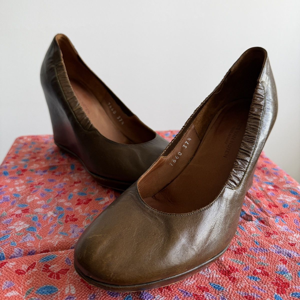 Dries Van Noten SS06 Dries Van Noten Leather Wedges Size US 7.5 / IT 37.5 - 2 Thumbnail