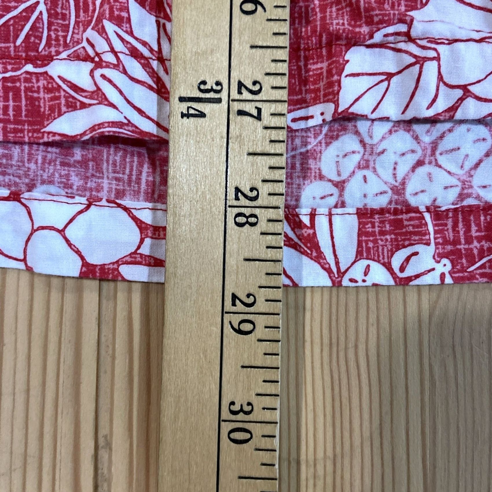 Hilo Hattie Hilo Hattie x Trader Joes Collab Hawaiian Camp Shirt M Red Pineapple Pattern Men's Short Sleeve Button-Up Shirt Size US M / EU 48-50 / 2 - 4 Thumbnail