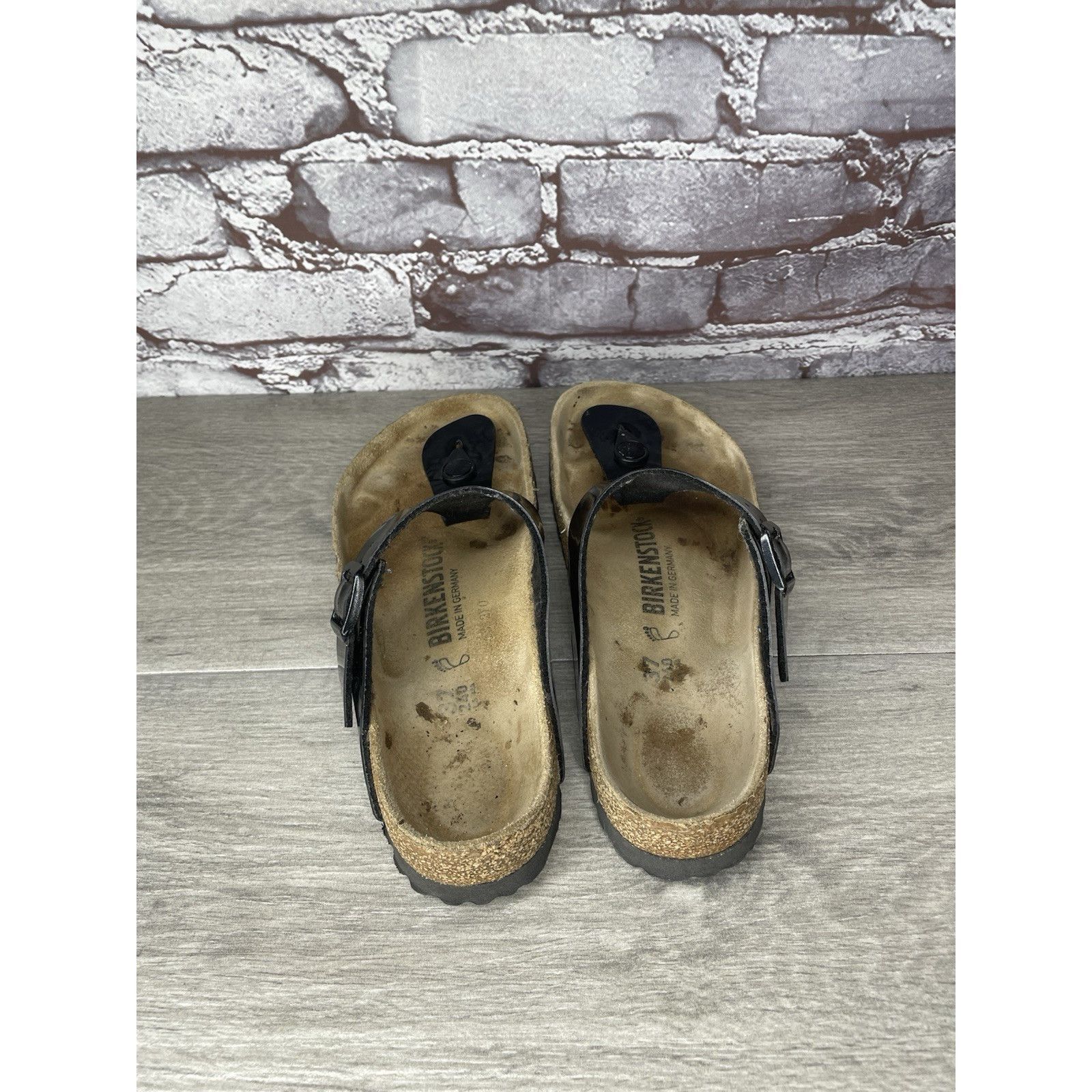 Birkenstock BIRKENSTOCK Gizeh Black Patent Leather Thong Cork Sandals Wo Size US 6.5 / IT 36.5 - 6 Thumbnail