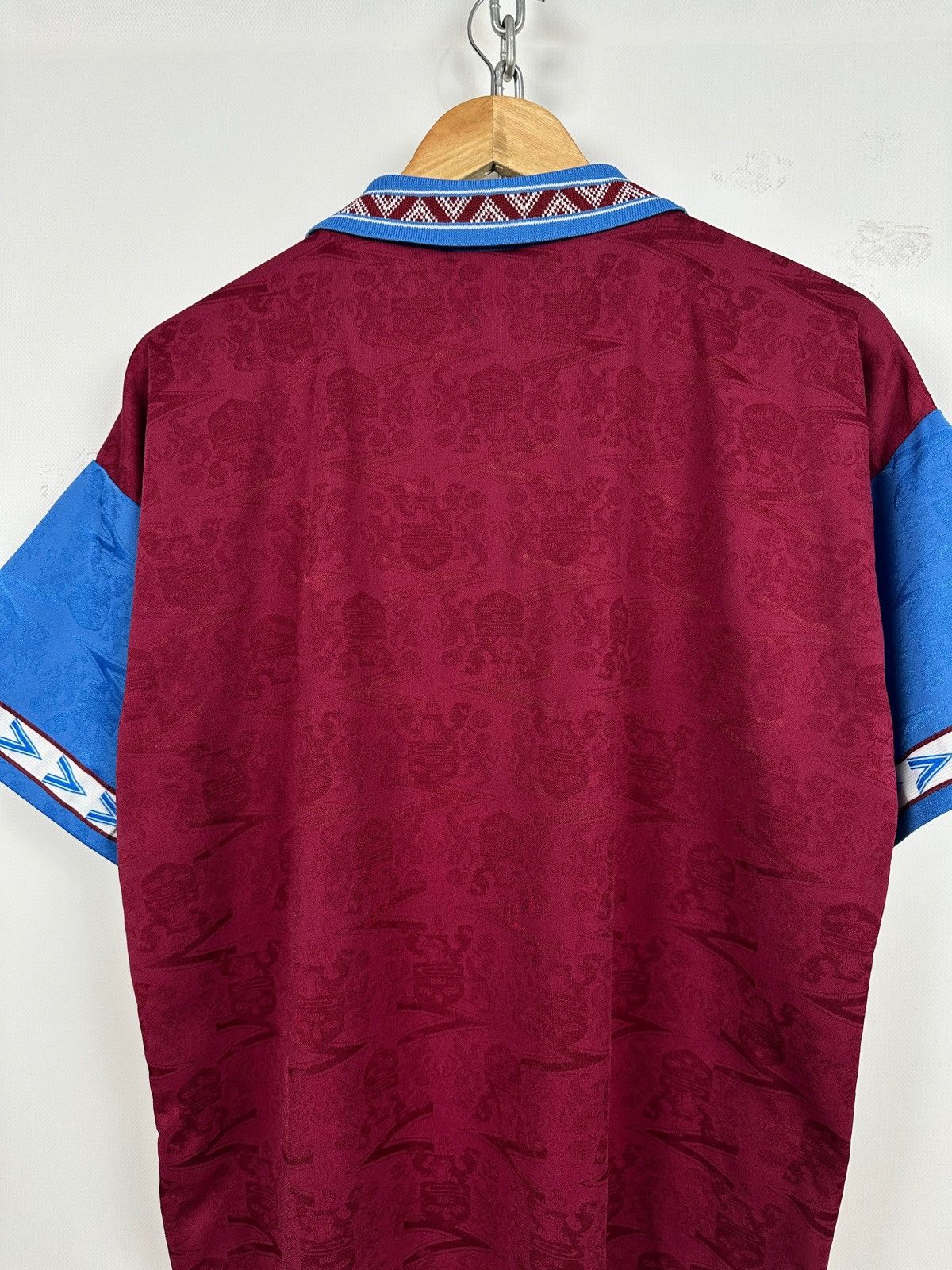Vintage 1993/95 Mitre Burnley FC Vintage Home Soccer Jersey Size US L / EU 52-54 / 3 - 13 Thumbnail