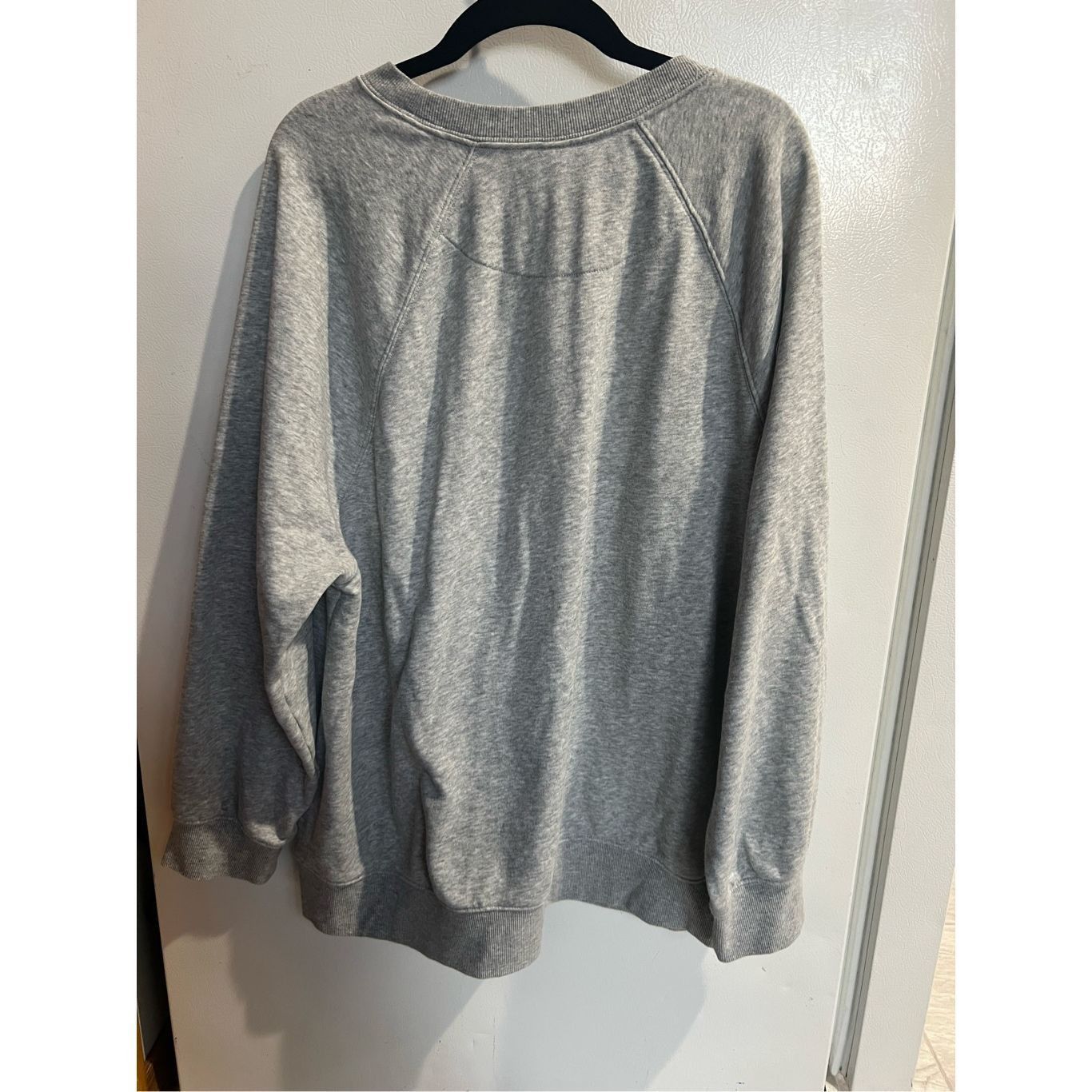 Old Navy Old Navy Grey Crewneck Sweatshirt Woman’s Size Medium Size M / US 6-8 / IT 42-44 - 6 Thumbnail