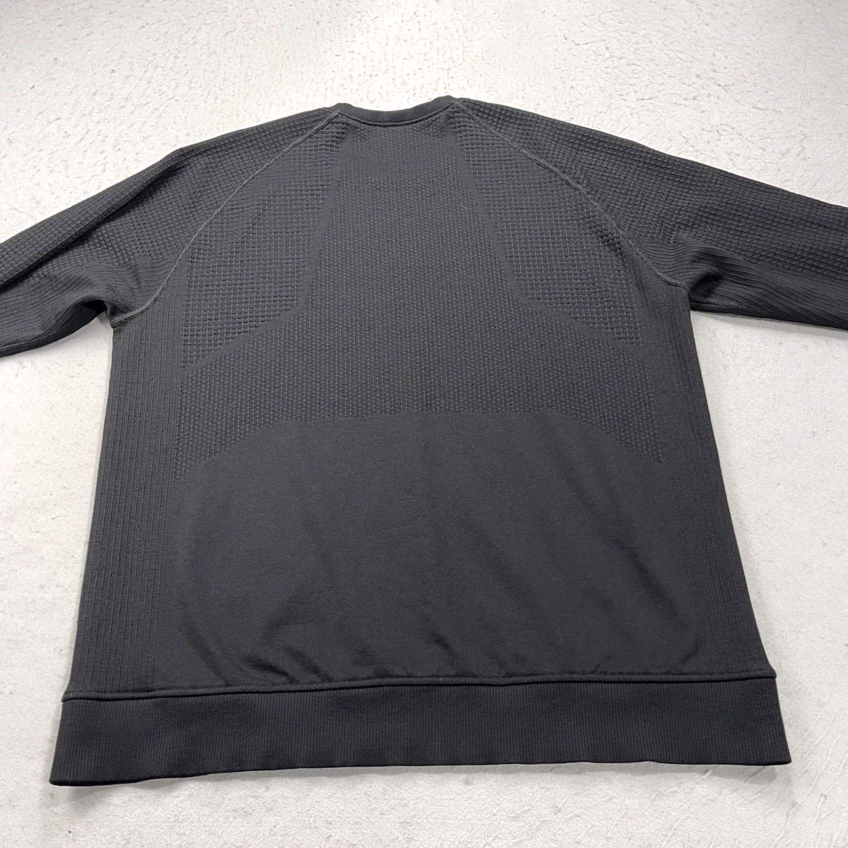 Lululemon Lululemon Sweatshirt Mens XL Black Engineered Warmth Crewneck Pullover Gym Size US XL / EU 56 / 4 - 4 Thumbnail