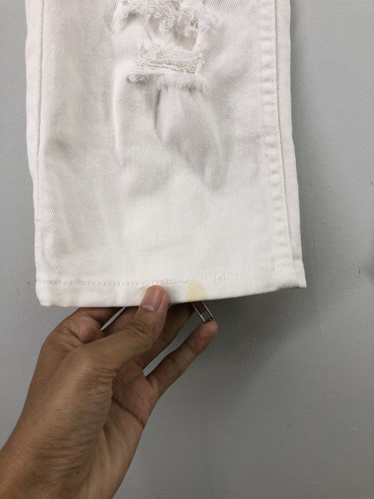 Japanese Brand Japanese Brand Glad News Distressed Flare White Jeans Size US 33 - 12 Thumbnail