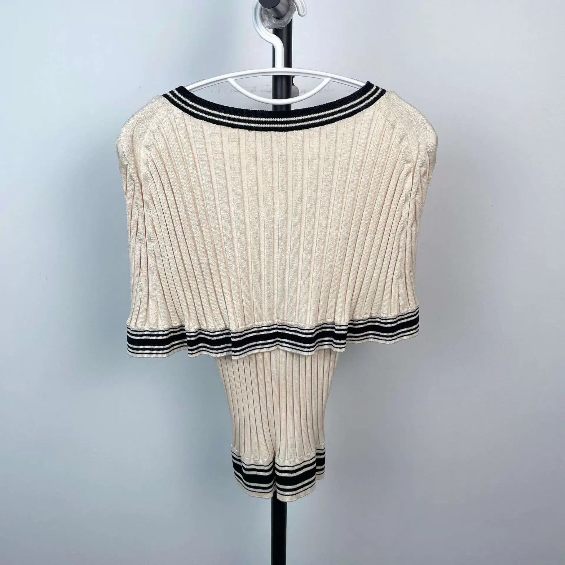 Chanel Chanel Off-White Cotton Short Sleeve Sweaters 36 Size XS / US 0-2 / IT 36-38 - 2 Thumbnail