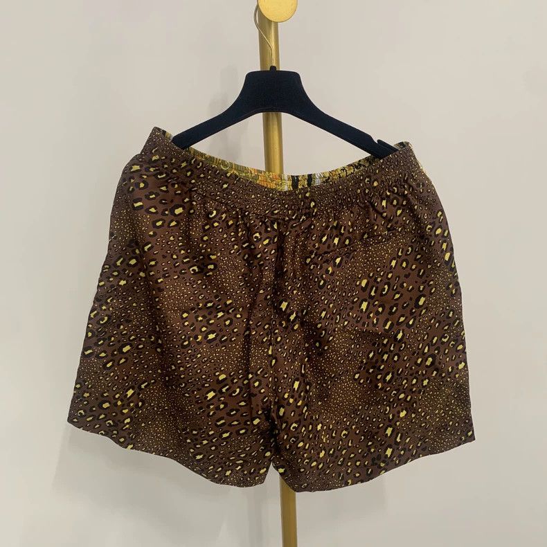 Versace Versace Mulberry silk shorts Size US 32 / EU 48 - 2 Thumbnail