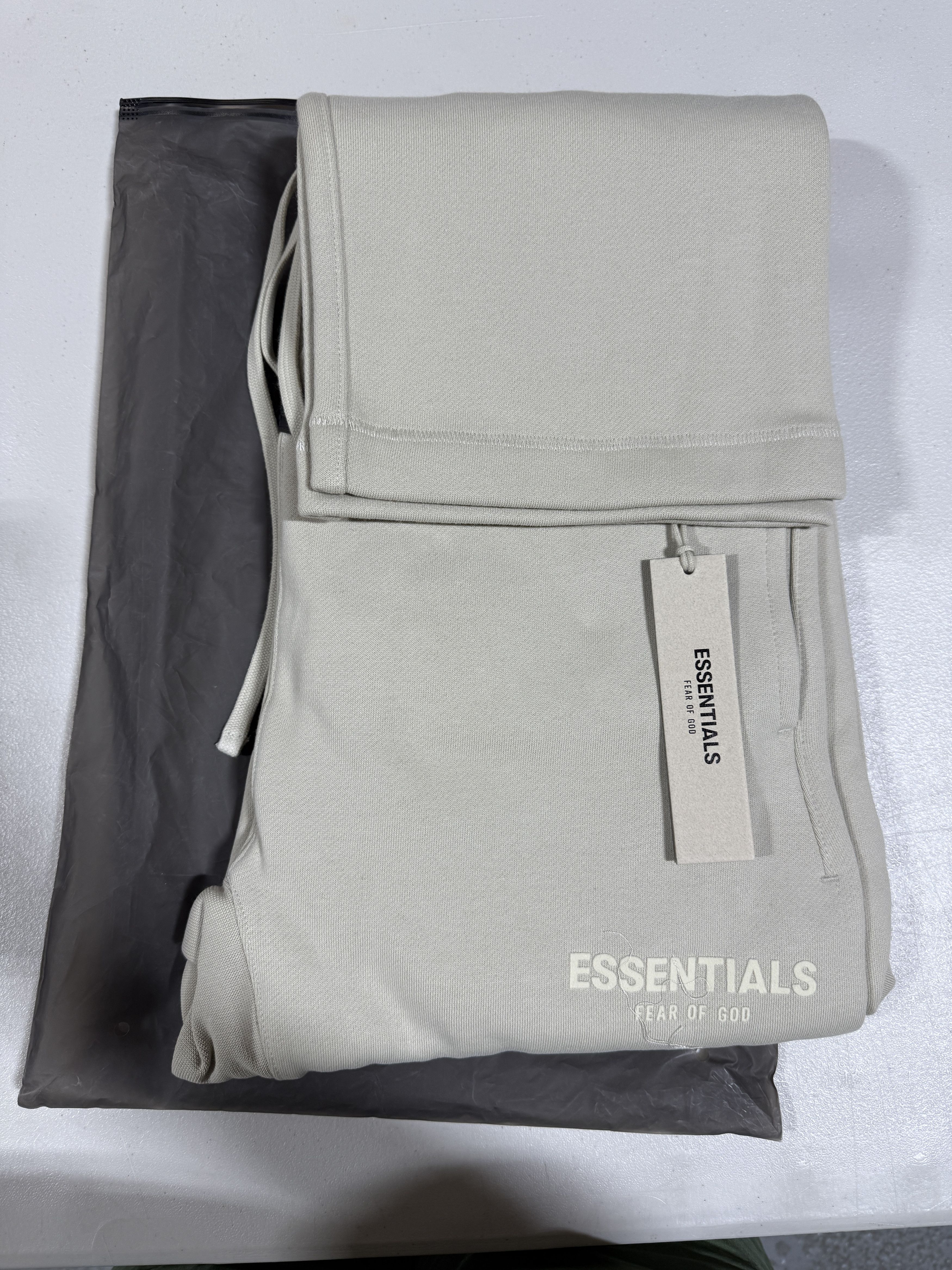 Essentials × Fear of God Fear of God Essentials Relaxed Sweatpants Wheat Sz (S) Size US 32 / EU 48 - 5 Thumbnail