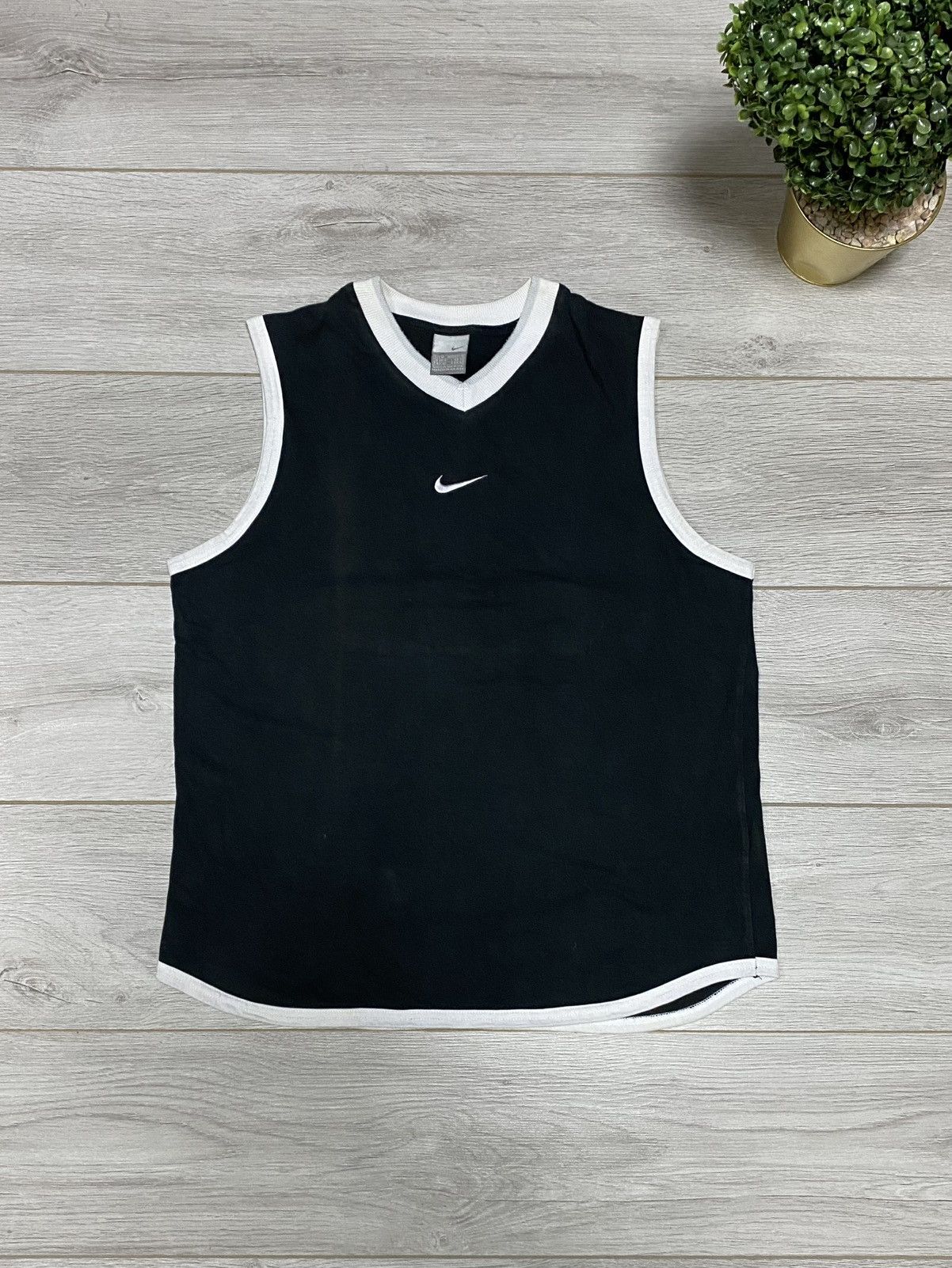 Nike Nike tank top v neck shirt vest swoosh Size US M / EU 48-50 / 2 - 1 Thumbnail
