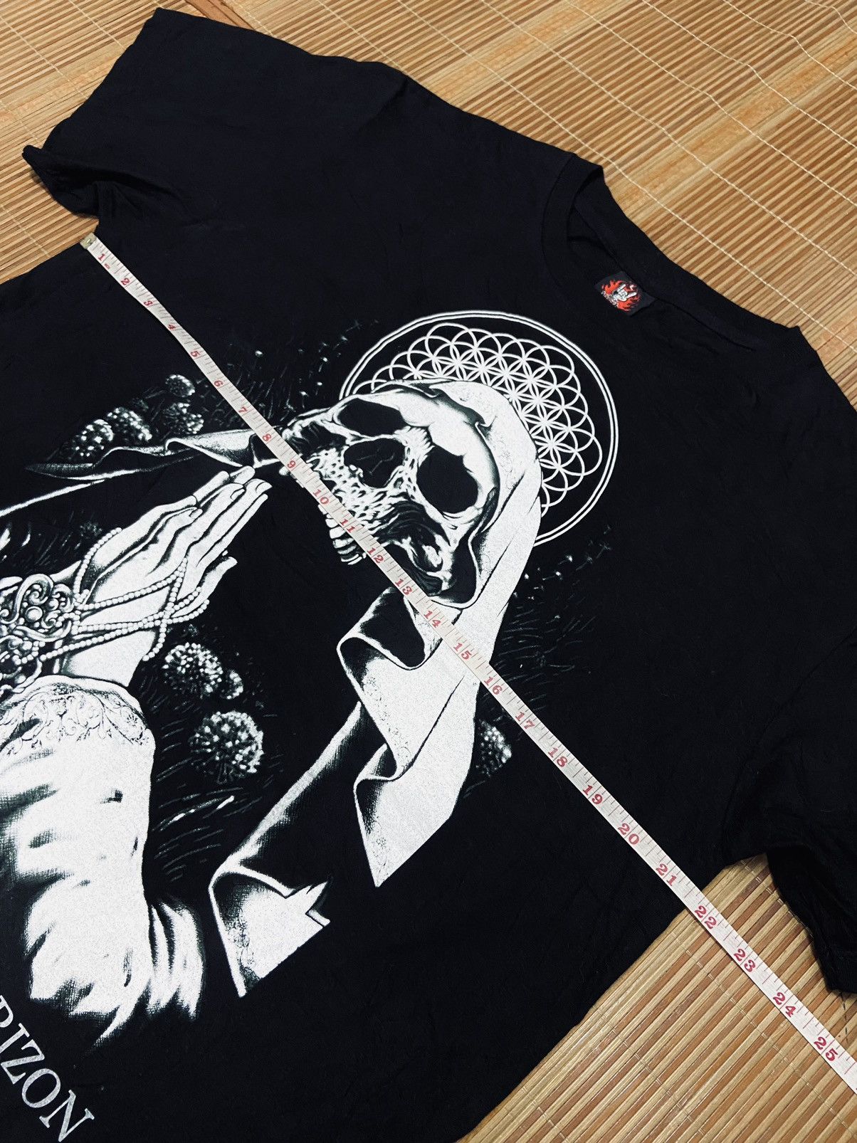 Band Tees BRING ME THE HORIZONS SKULL GRAPHICS TEE Size US L / EU 52-54 / 3 - 7 Thumbnail