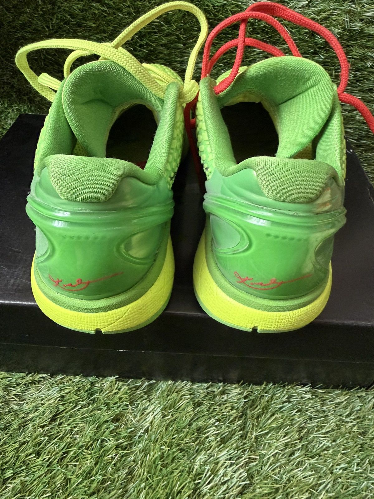 Nike NIKE KOBE 6 PROTO GRINCH SZ 7.5 Size US 7.5 / EU 40-41 - 2 Thumbnail