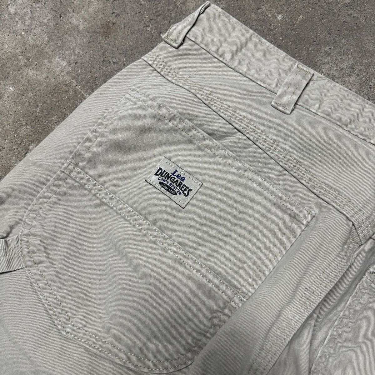 Vintage VINTAGE LEE DUNGAREES BAGGY TAN CARPENTER PANTS 36x32 Size US 36 / EU 52 - 5 Thumbnail
