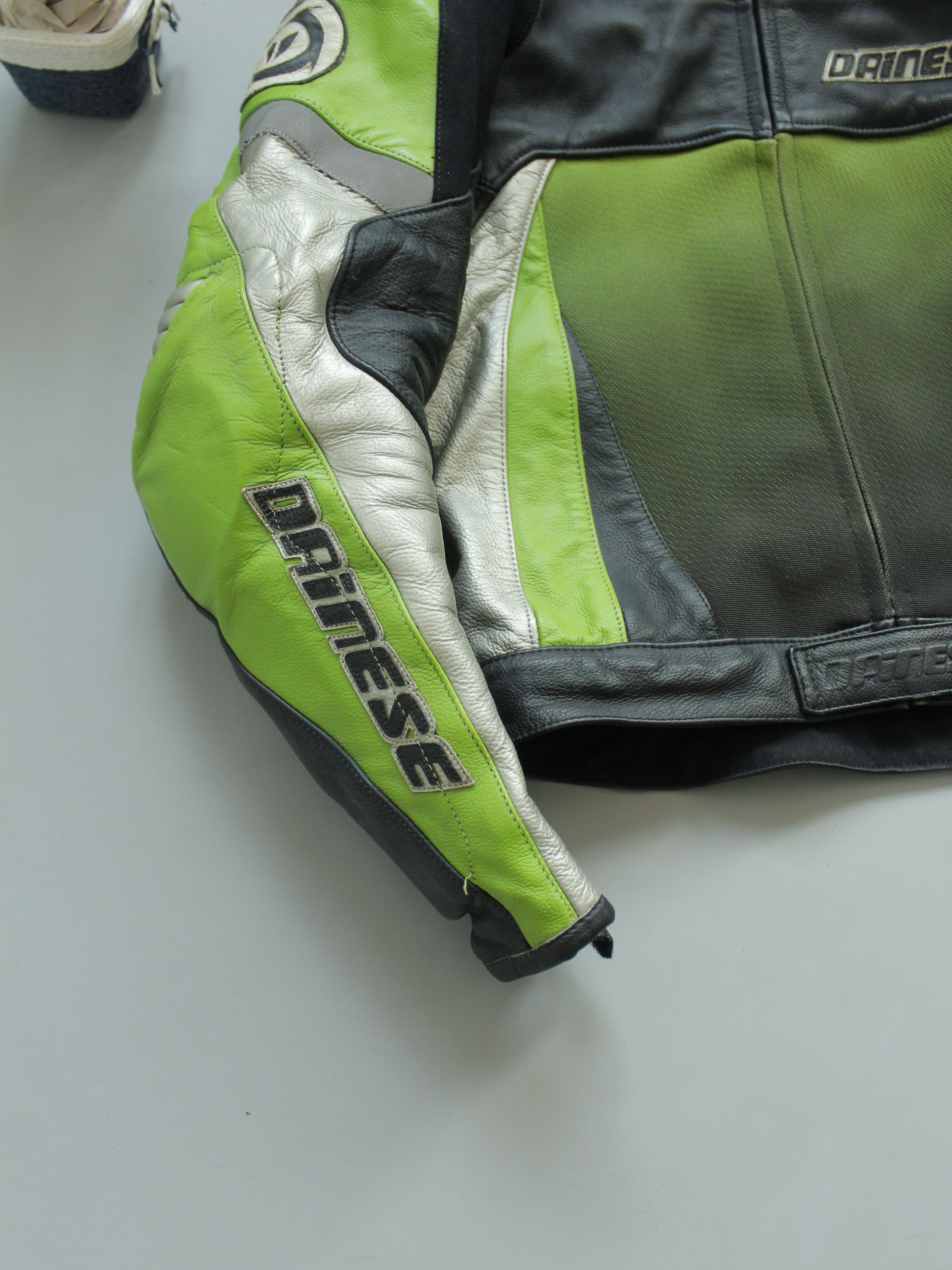 Dainese DAINESE TT-72 LEATHER RACING BIKER JACKET 46 48 Size US S / EU 44-46 / 1 - 4 Thumbnail