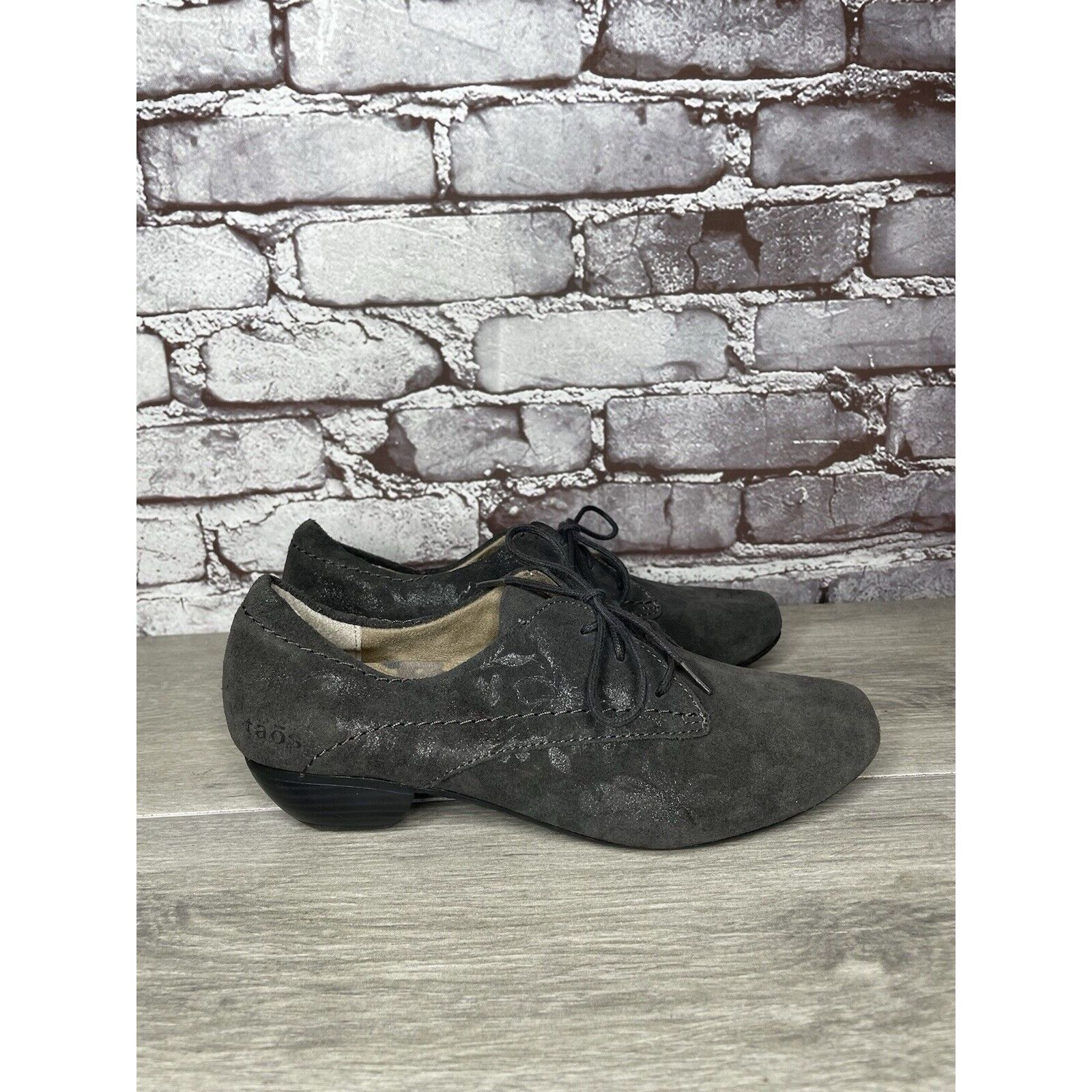 Other Taos Gray Suede Cobbler Lace Up Oxford Metallic Floral Women Size US 7.5 / IT 37.5 - 3 Thumbnail