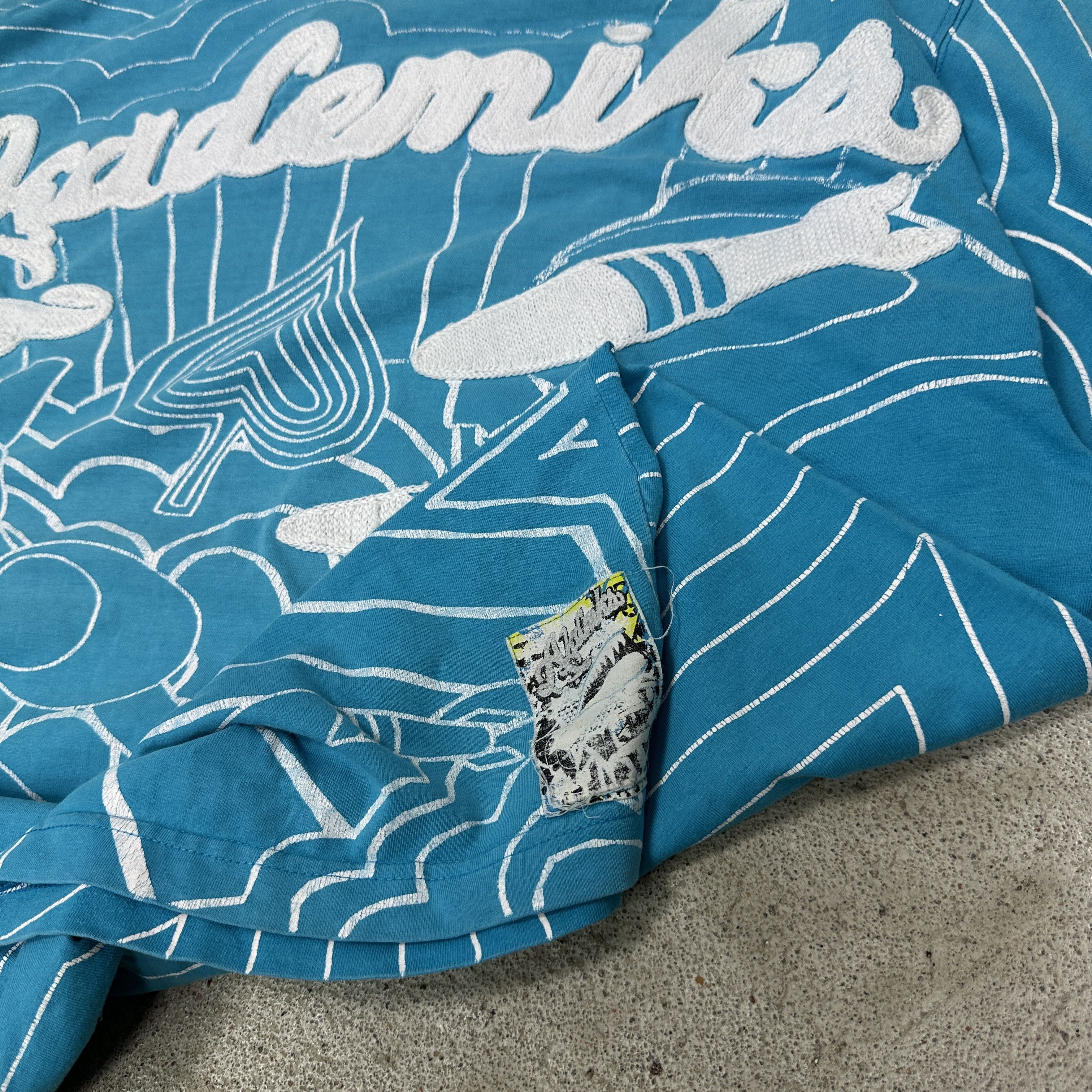 Akademiks Vintage Streetwear Akademiks Hip-Hop 00s Oversize T-shirt Size US XL / EU 56 / 4 - 2 Thumbnail