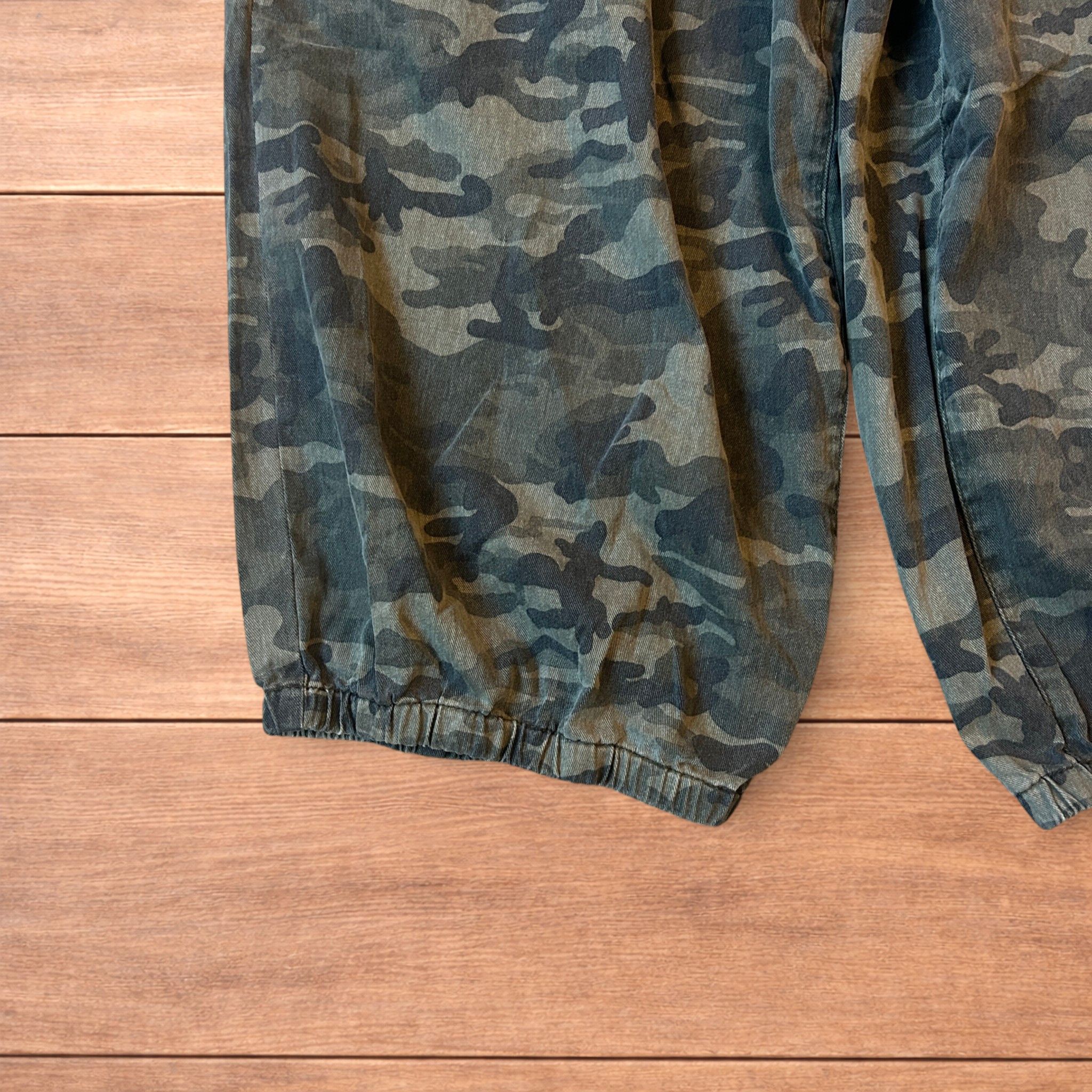 Japanese Brand Super baggy wide leg parachute joggers in army camo. Size US 36 / EU 52 - 4 Thumbnail