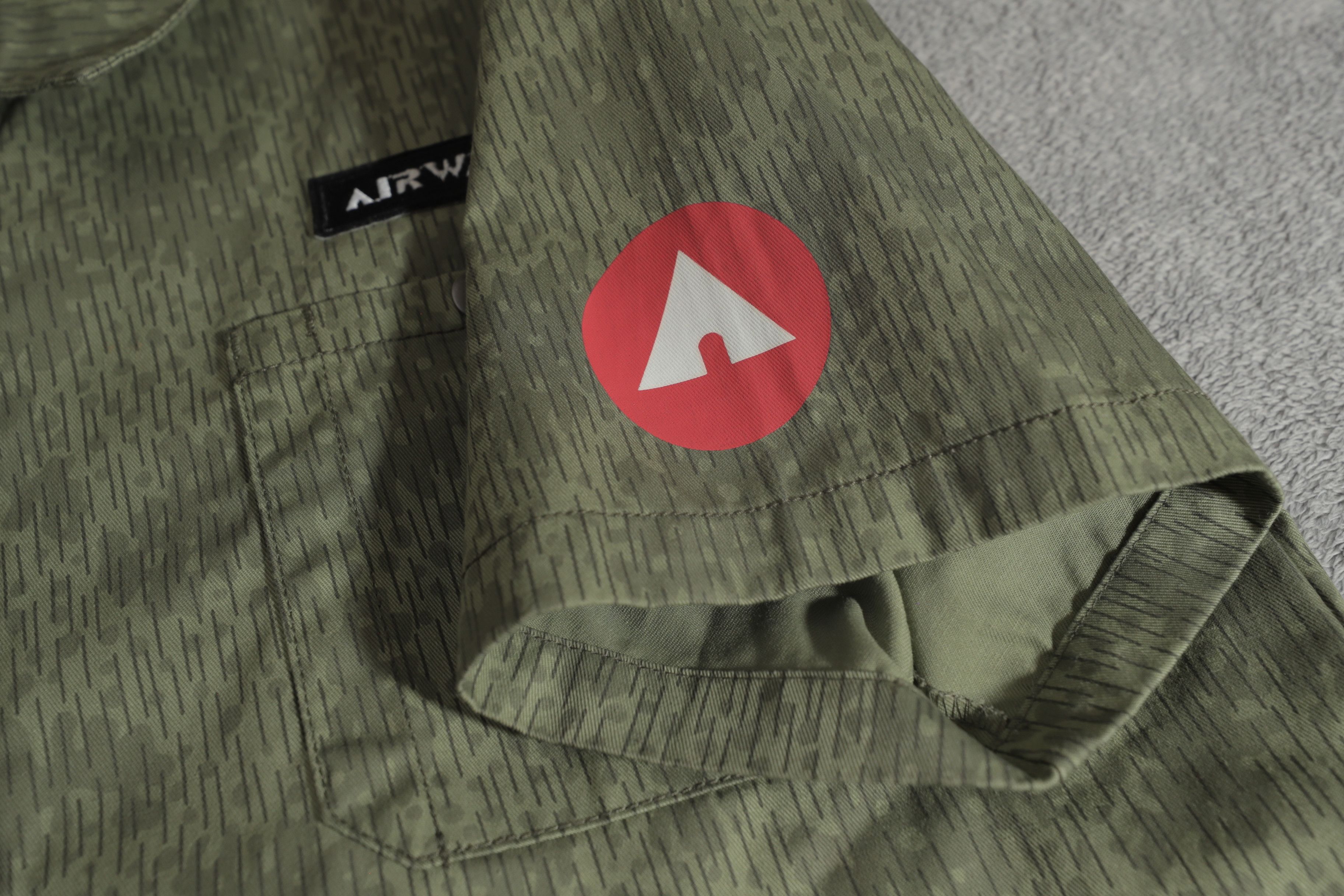 Airwalk Airwalk Mens Zip Up Short Sleeve Camp Shirt (XL) Size US XL / EU 56 / 4 - 7 Thumbnail