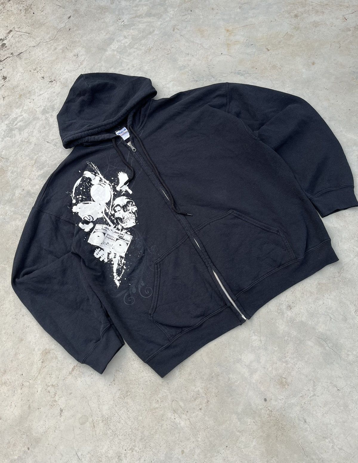RARE Y2K GILDAN HOODIE 🥶