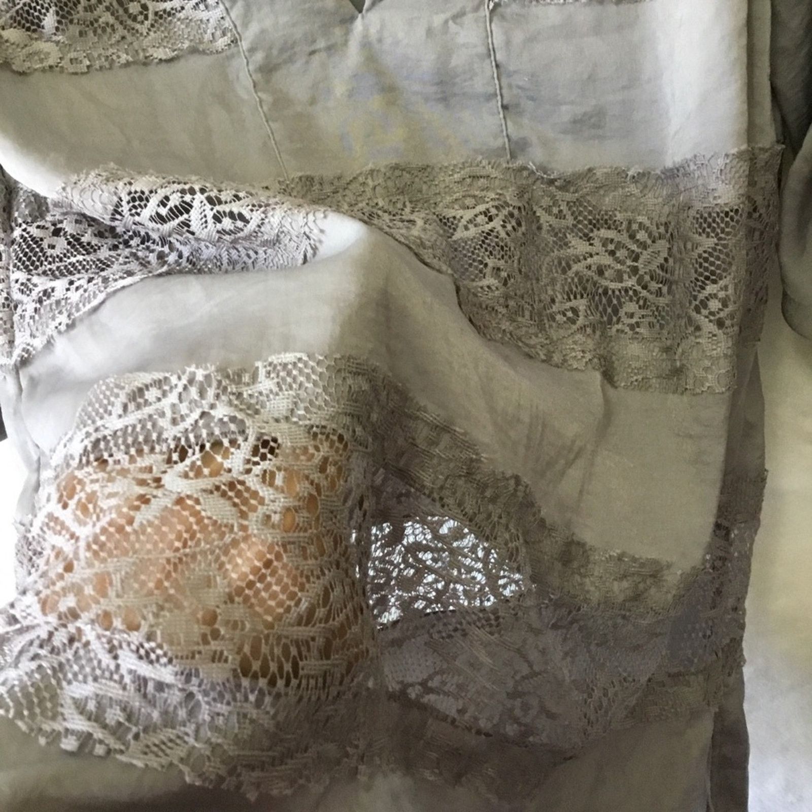 Bcbgmaxazria BCBGMaxAzria Light Gray Lace-Trim Tunic Top Size S / US 4 / IT 40 - 5 Thumbnail