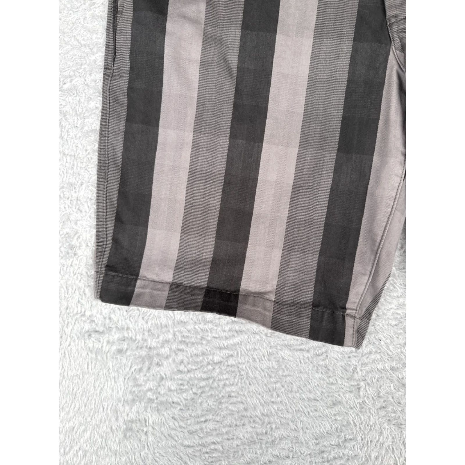 The North Face The North Face Shorts Mens 34 Gray Black Stripe Chino Cotton Blend Plaid 34x10 Casual Regular Mens Size US 34 / EU 50 - 3 Thumbnail