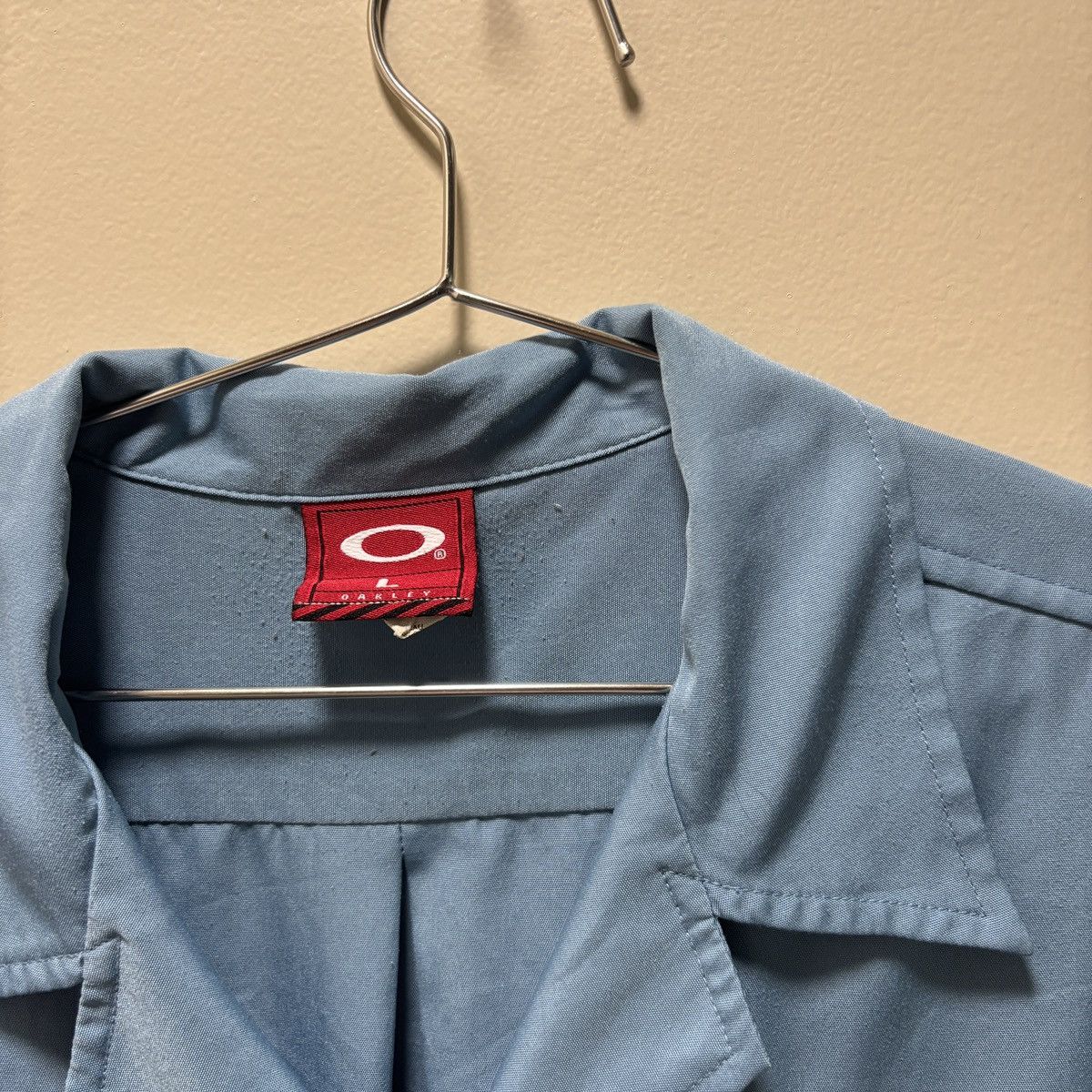 Oakley × Vintage Oakley Light Blue Metal Emblem Logo Button Up Size US L / EU 52-54 / 3 - 3 Thumbnail