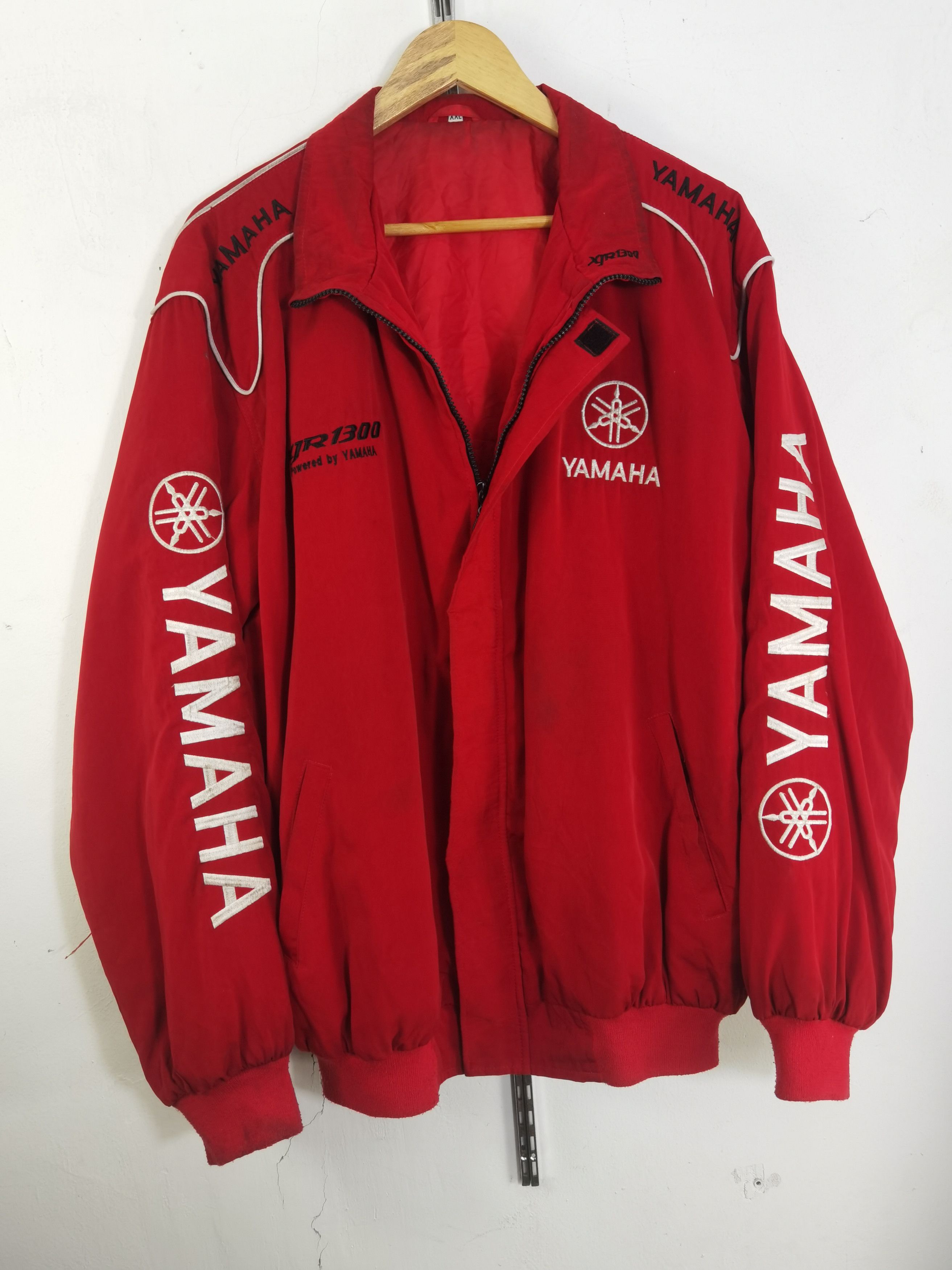 G4 YAMAHA XJR1300 cruise motorbike red bomber jacket